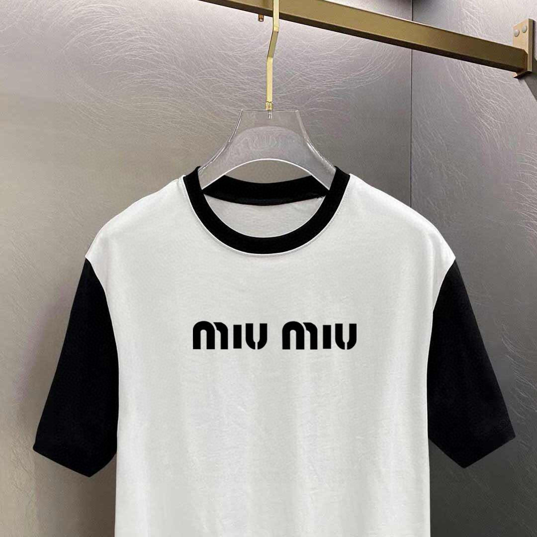        MIU MIU 拼接新款字母印花双层重工短袖T桖 字母图案不管是T