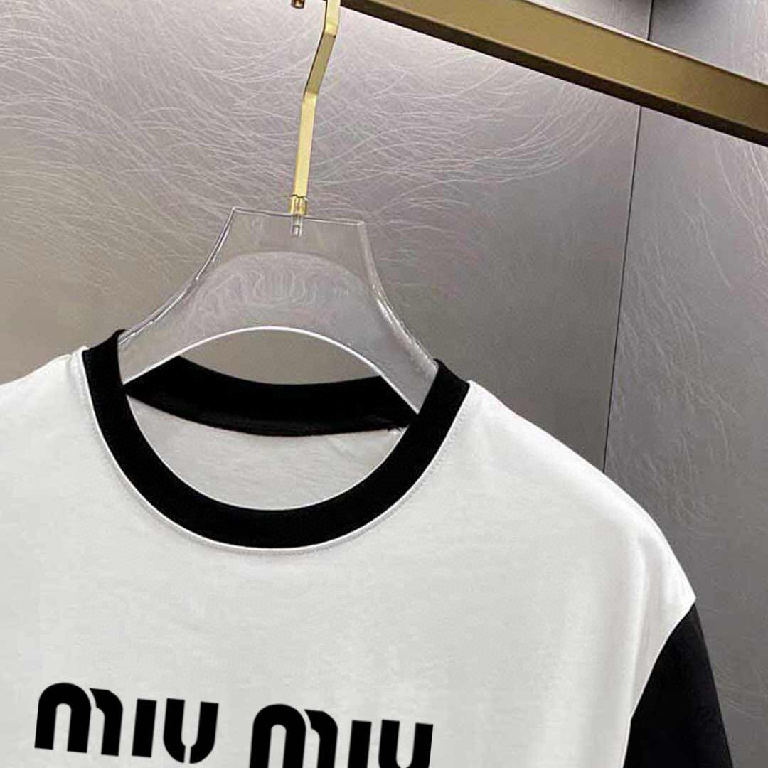         MIU MIU 拼接新款字母印花双层重工短袖T桖 字母图案不管是T