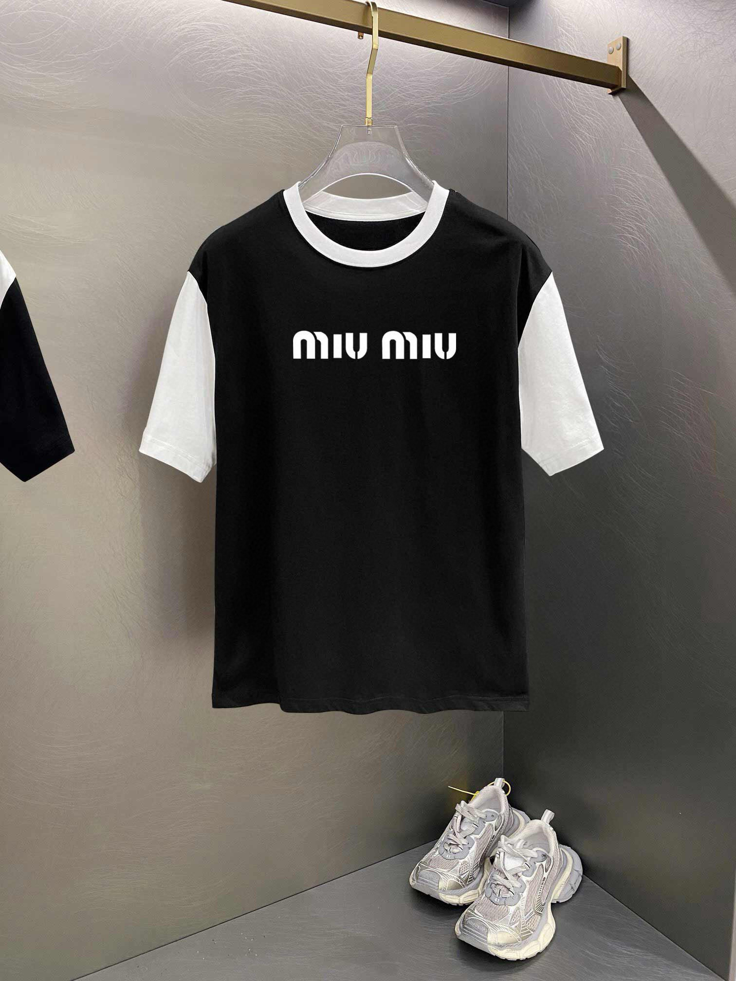         MIU MIU 拼接新款字母印花双层重工短袖T桖 字母图案不管是T