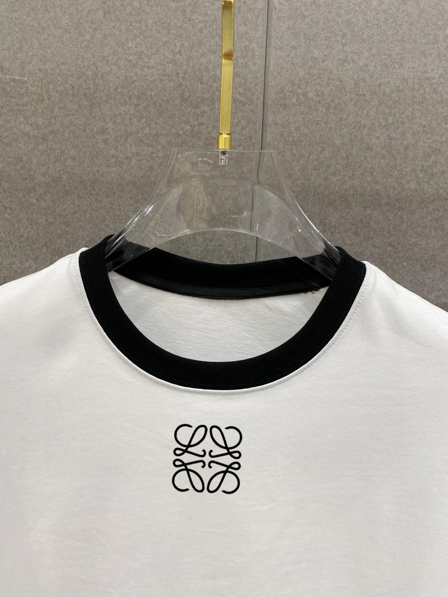         罗意威 拼接新款字母印花双层重工短袖T桖 字母图案不管是T桖还是