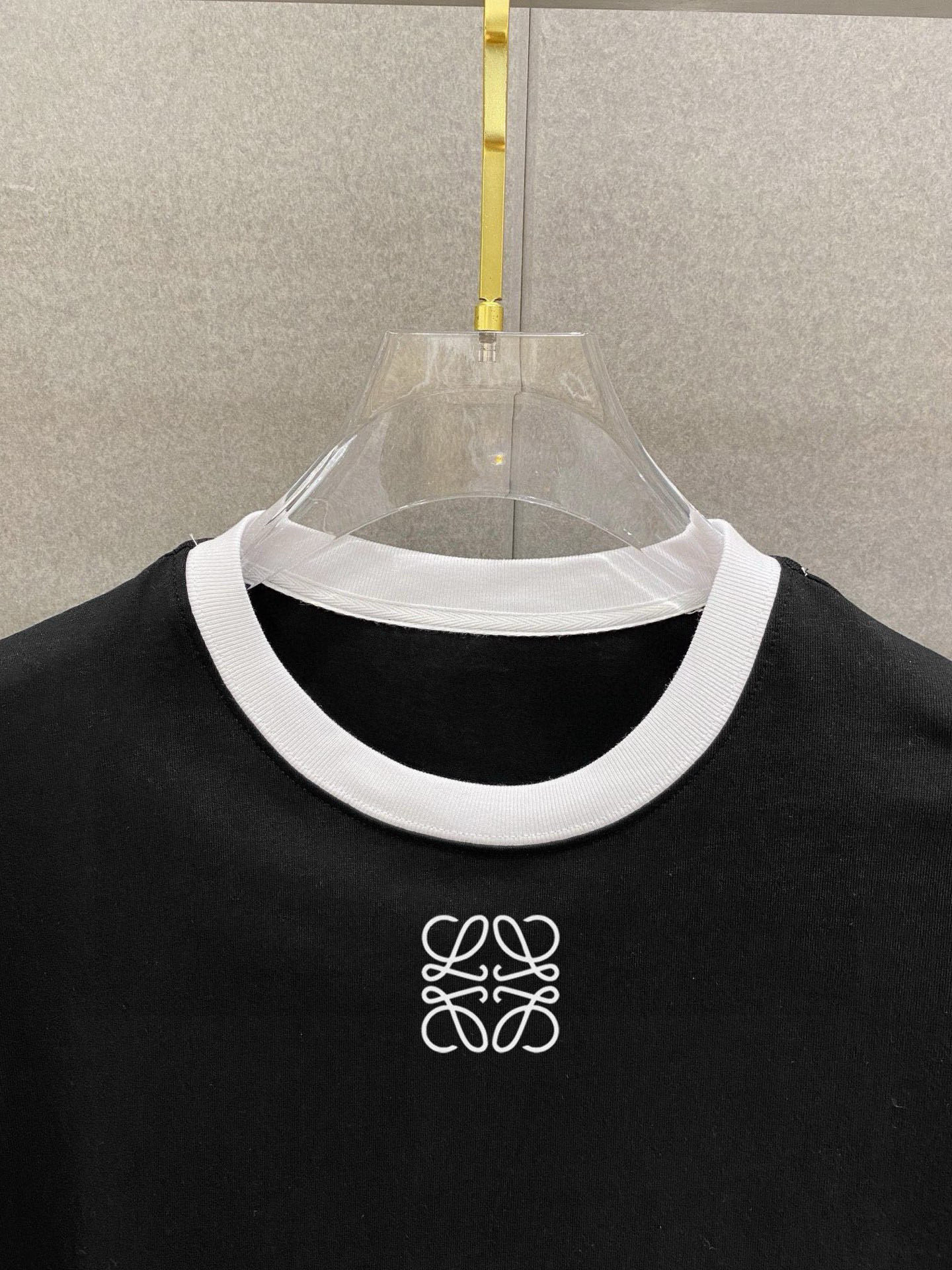         罗意威 拼接新款字母印花双层重工短袖T桖 字母图案不管是T桖还是