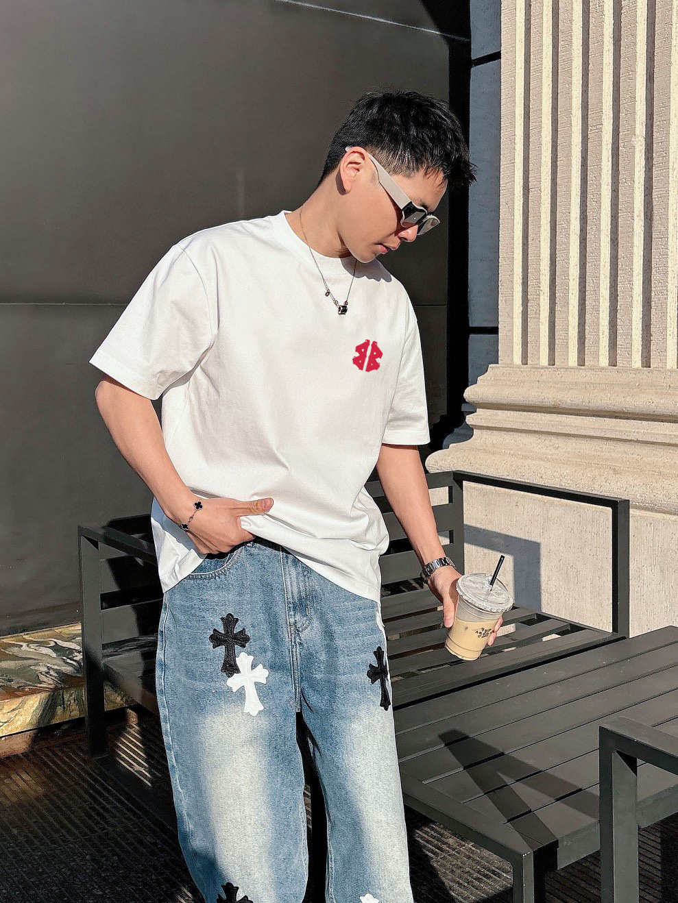  巴黎世家 新款字母印花双层重工短袖T桖  字母图案不管是T桖还是卫衣都是每年的爆款单品  前幅大面积印