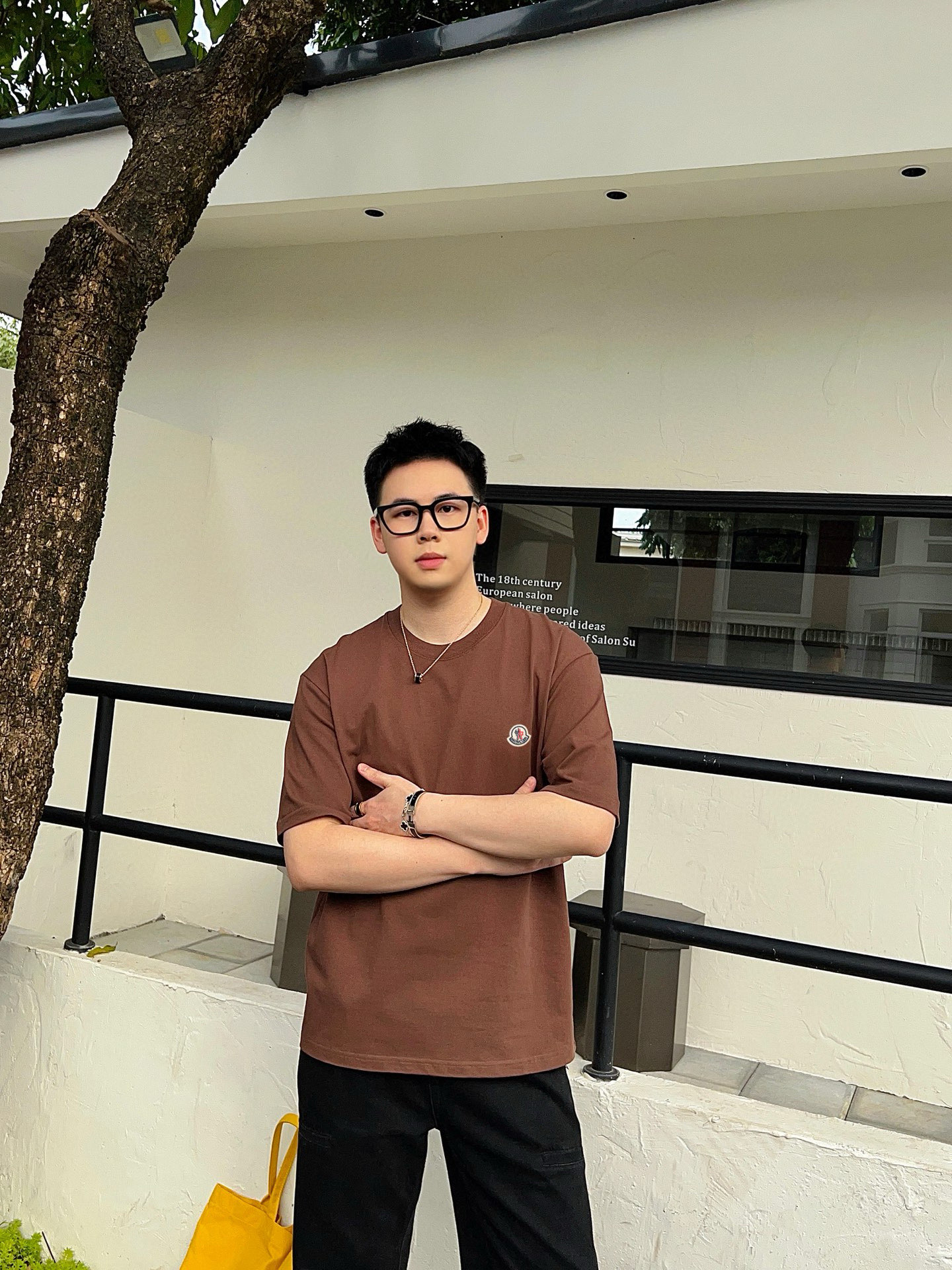 ￼      ￼ 蒙口 25官网同步发售 欧美流行趋势 洗水分层工艺 洗水纯棉面料 柔软舒适细腻 大幅印