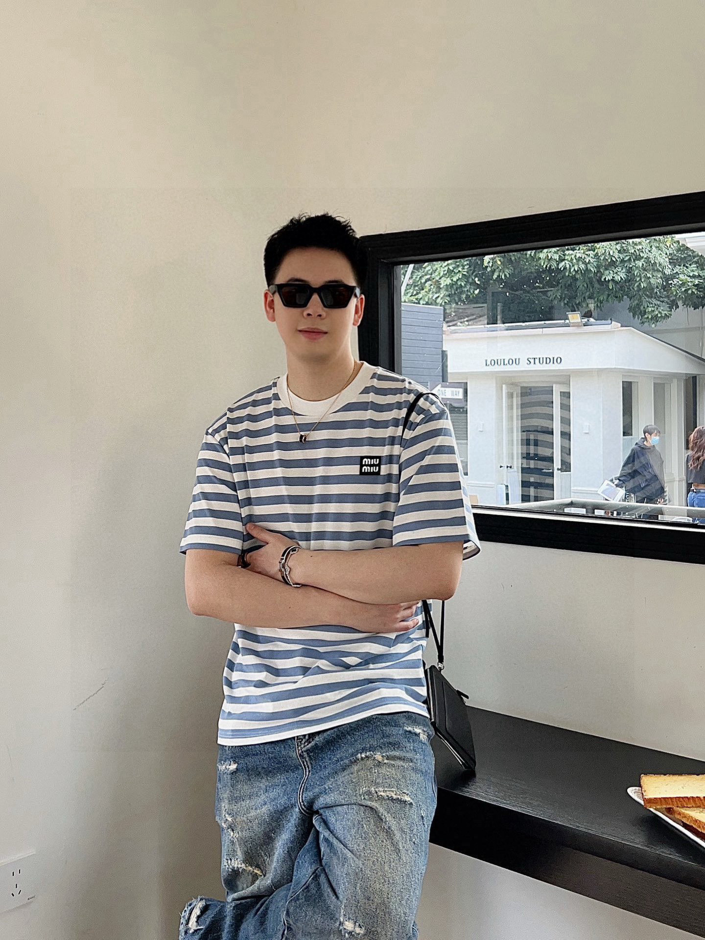 ￼ ￼ ￼ ￼    Miu Miu 25官网同步发售 欧美流行趋势 洗水分层工艺 洗水纯棉面料 条纹线