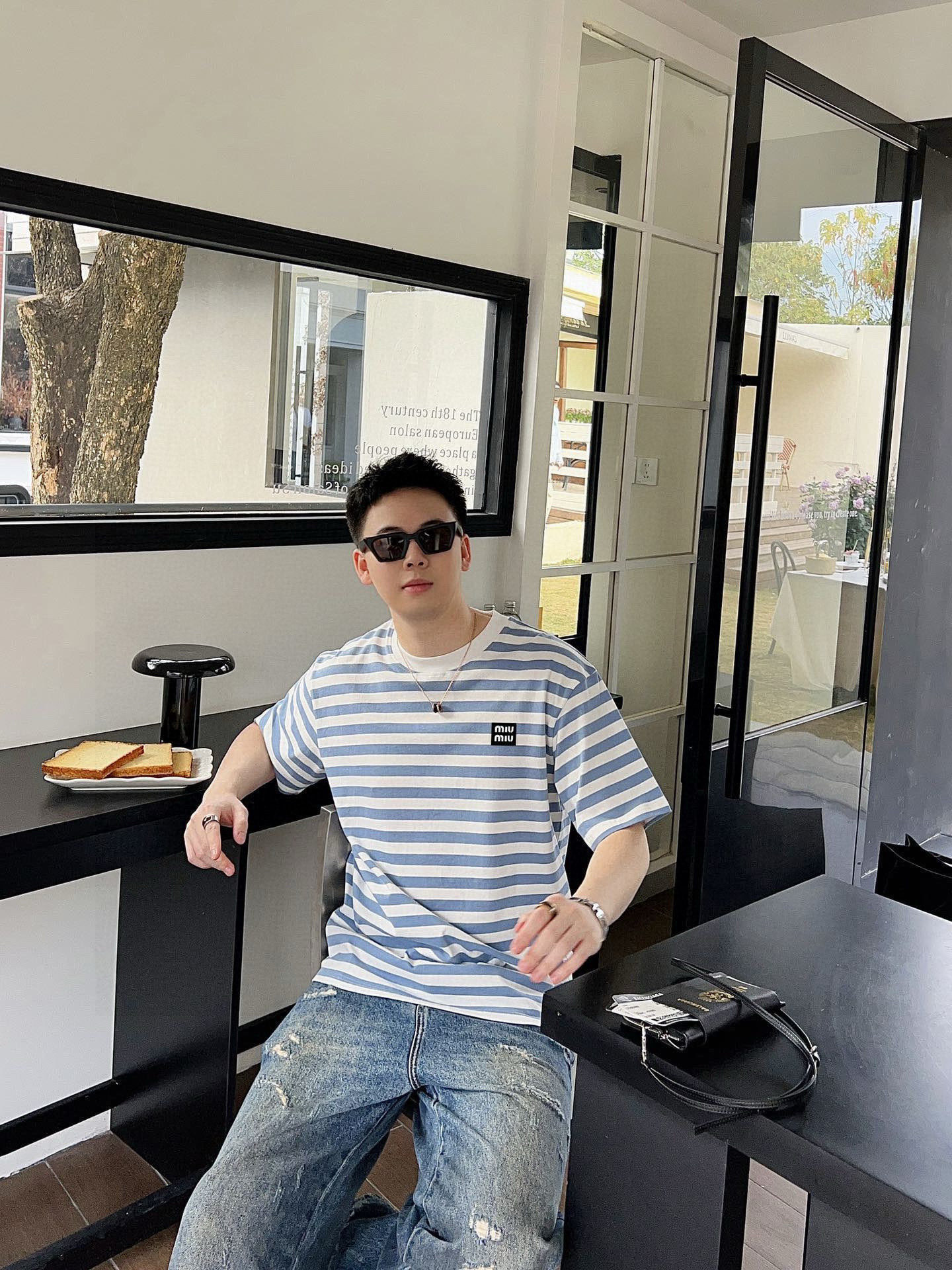 ￼ ￼ ￼ ￼    Miu Miu 25官网同步发售 欧美流行趋势 洗水分层工艺 洗水纯棉面料 条纹线
