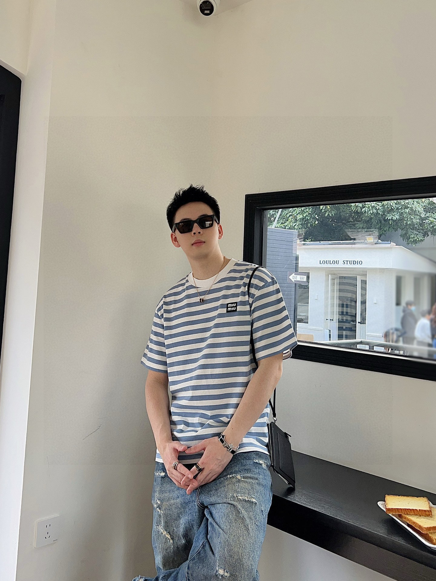 ￼ ￼ ￼ ￼    Miu Miu 25官网同步发售 欧美流行趋势 洗水分层工艺 洗水纯棉面料 条纹线