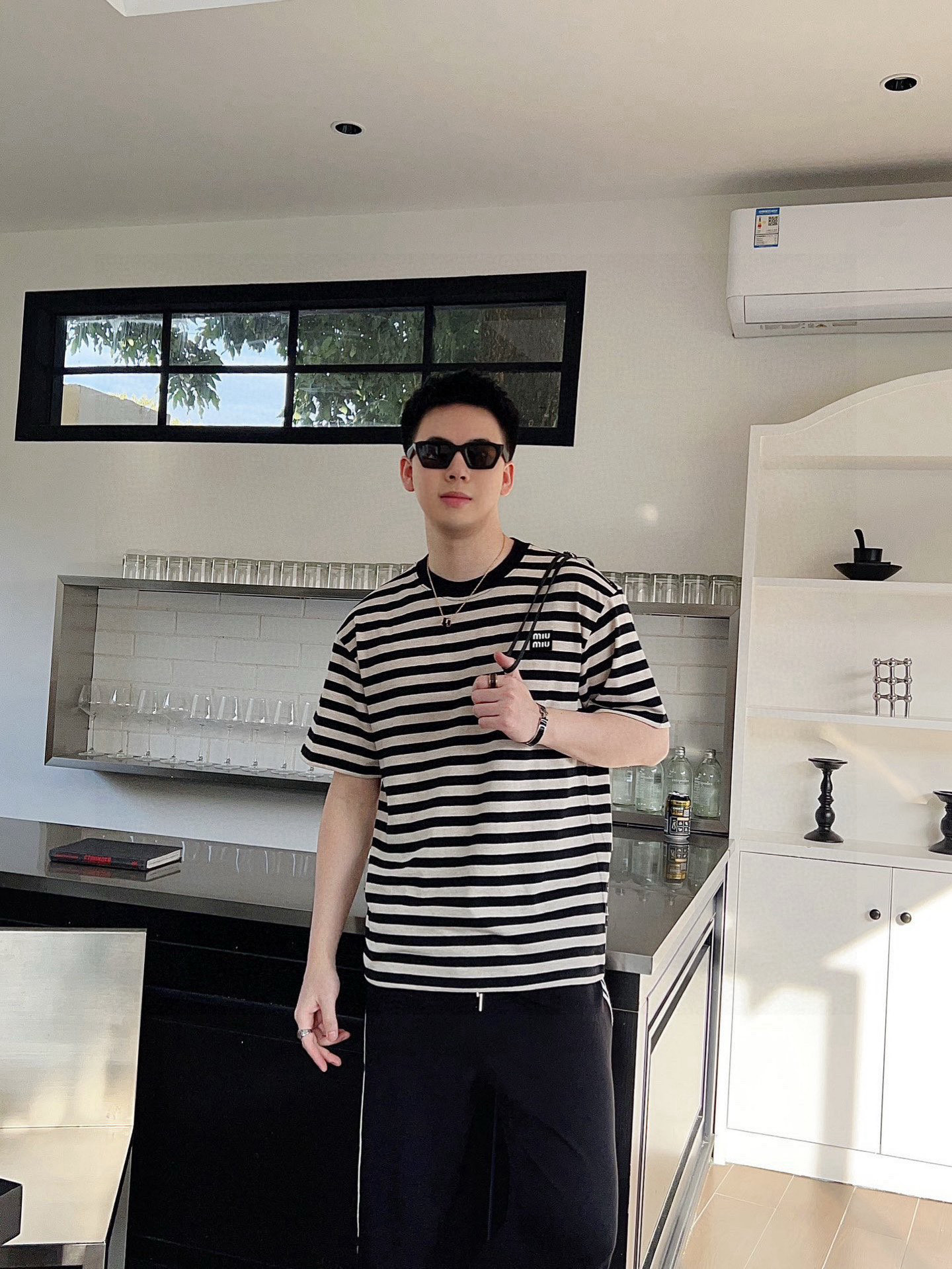 ￼ ￼ ￼ ￼    Miu Miu 25官网同步发售 欧美流行趋势 洗水分层工艺 洗水纯棉面料 条纹线