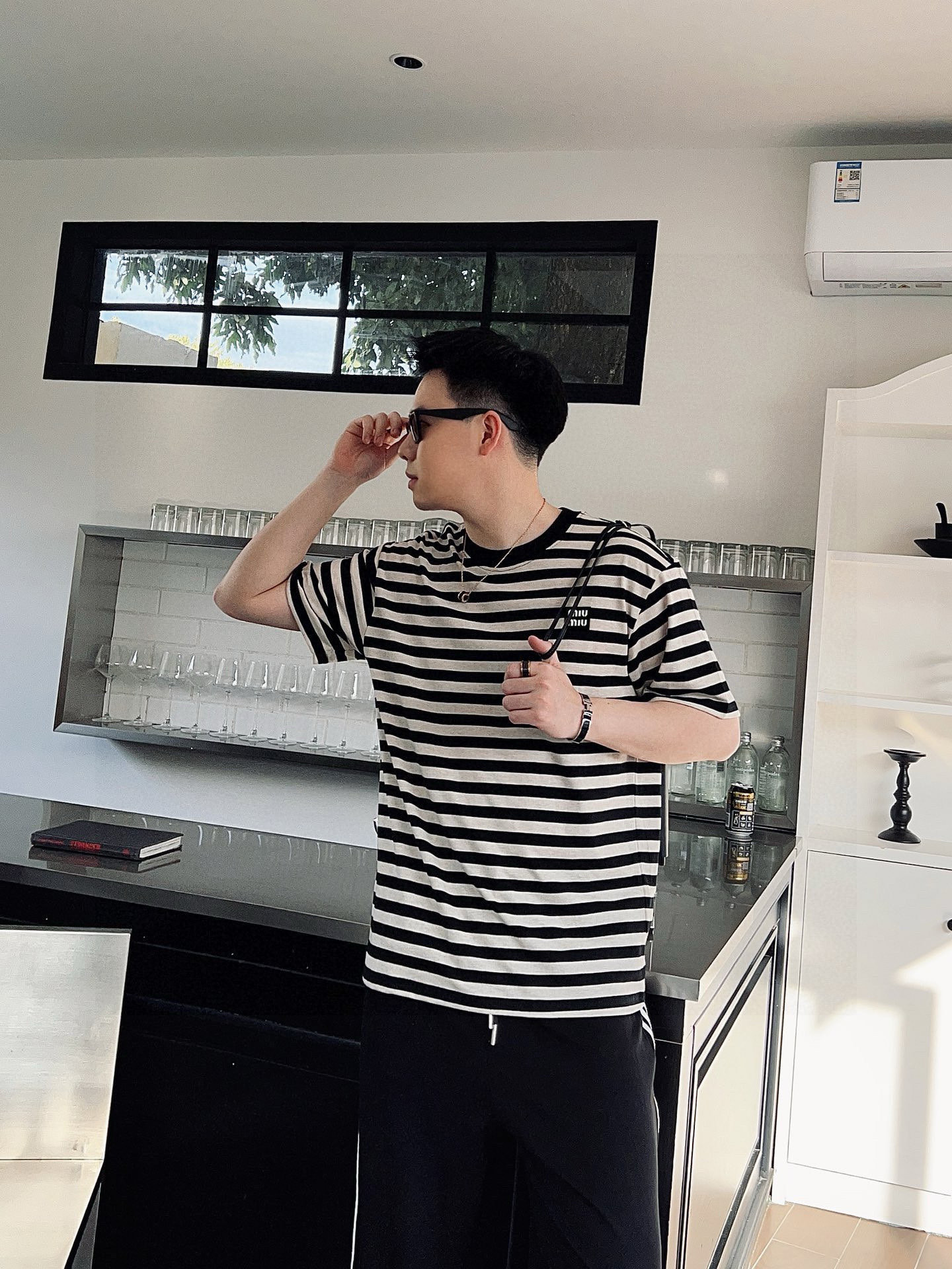 ￼ ￼ ￼ ￼    Miu Miu 25官网同步发售 欧美流行趋势 洗水分层工艺 洗水纯棉面料 条纹线