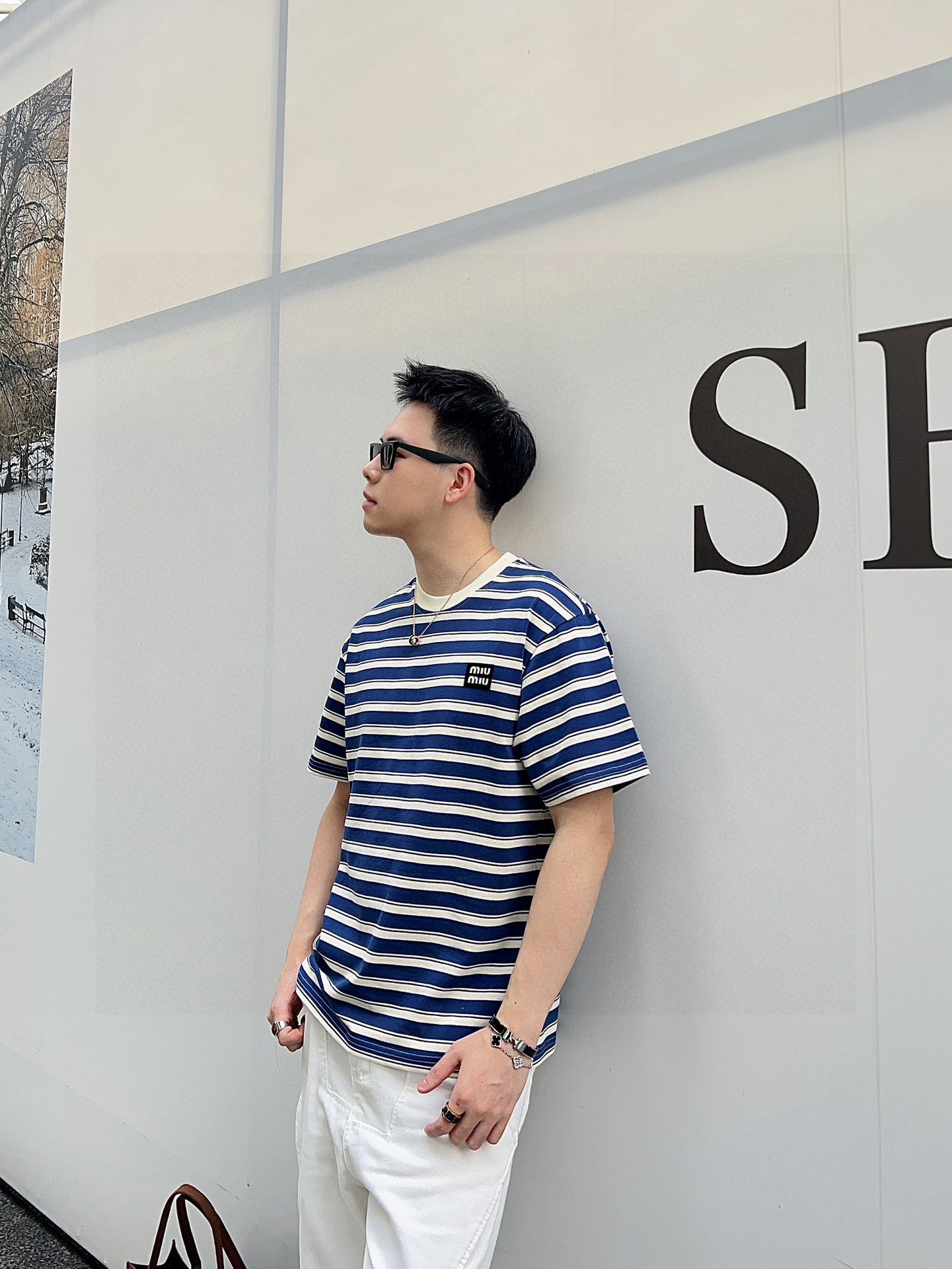 ￼ ￼ ￼ ￼    Miu Miu 25官网同步发售 欧美流行趋势 洗水分层工艺 洗水纯棉面料 条纹线