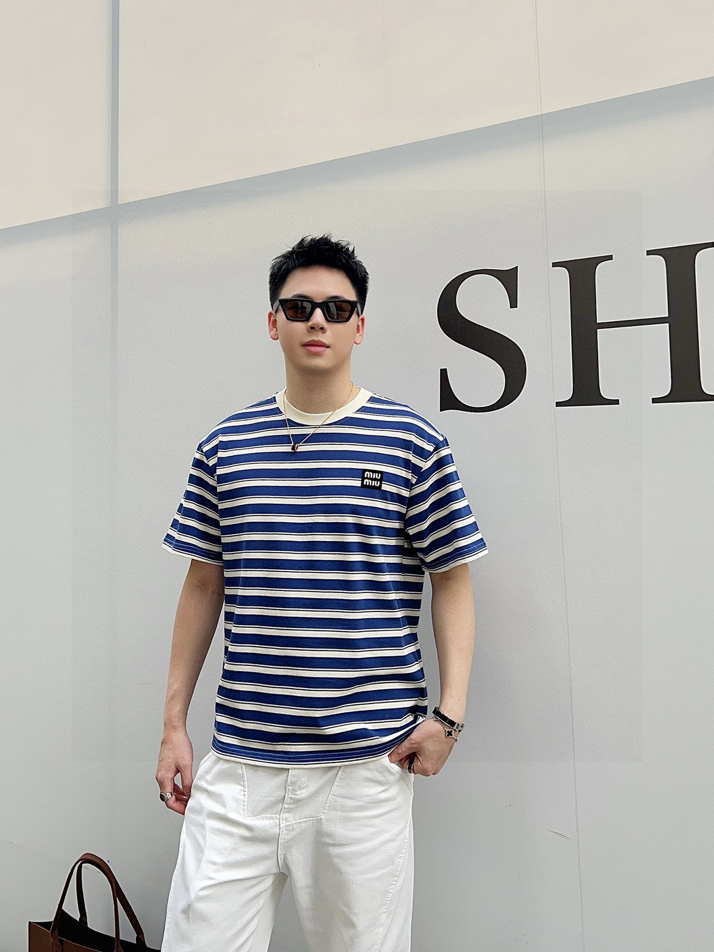 ￼ ￼ ￼ ￼    Miu Miu 25官网同步发售 欧美流行趋势 洗水分层工艺 洗水纯棉面料 条纹线