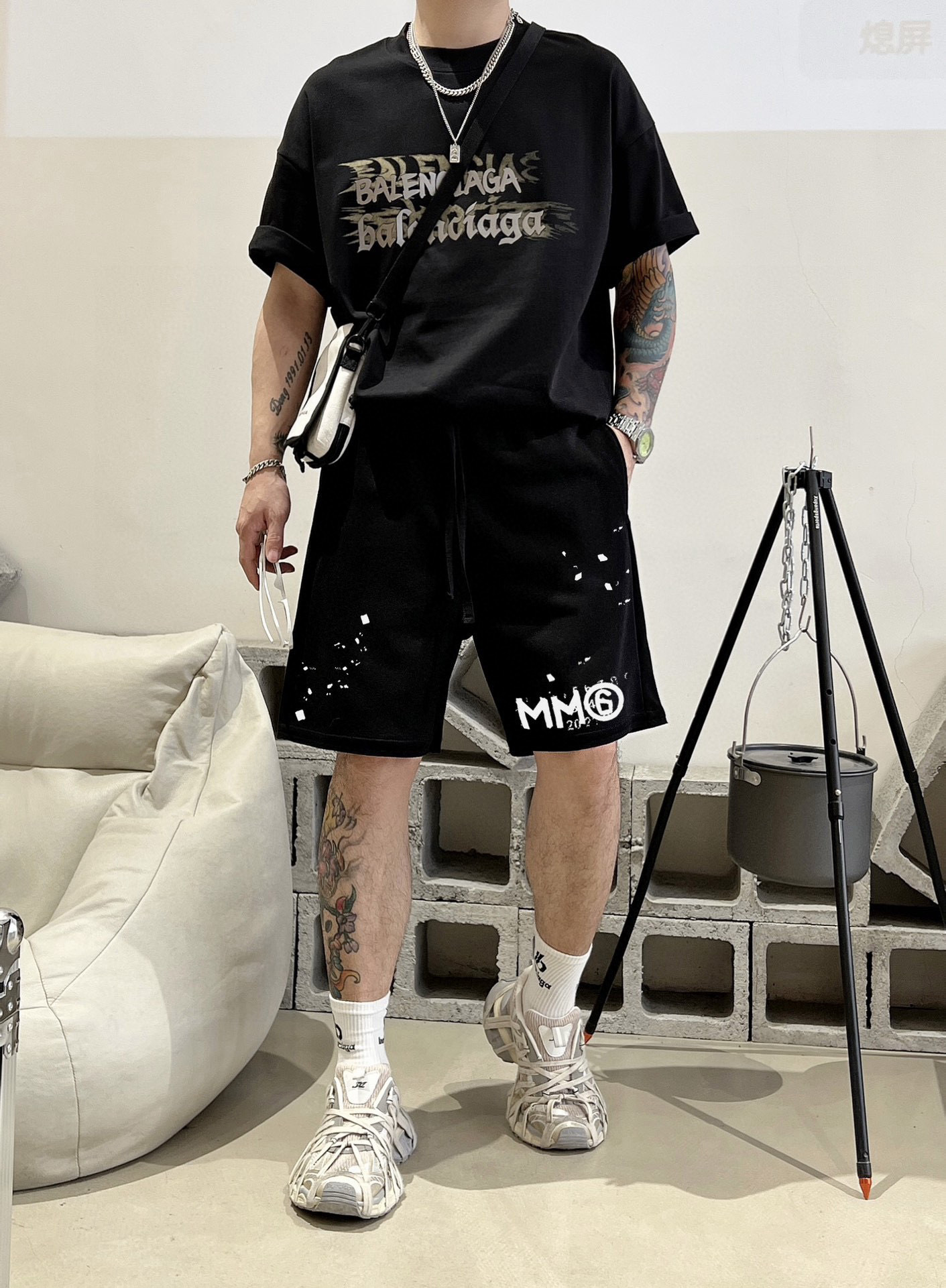    马吉拉 25春夏新款短裤 这款极简表达现代态度。面布63.1%棉36.9聚酯倩维 超薄复
