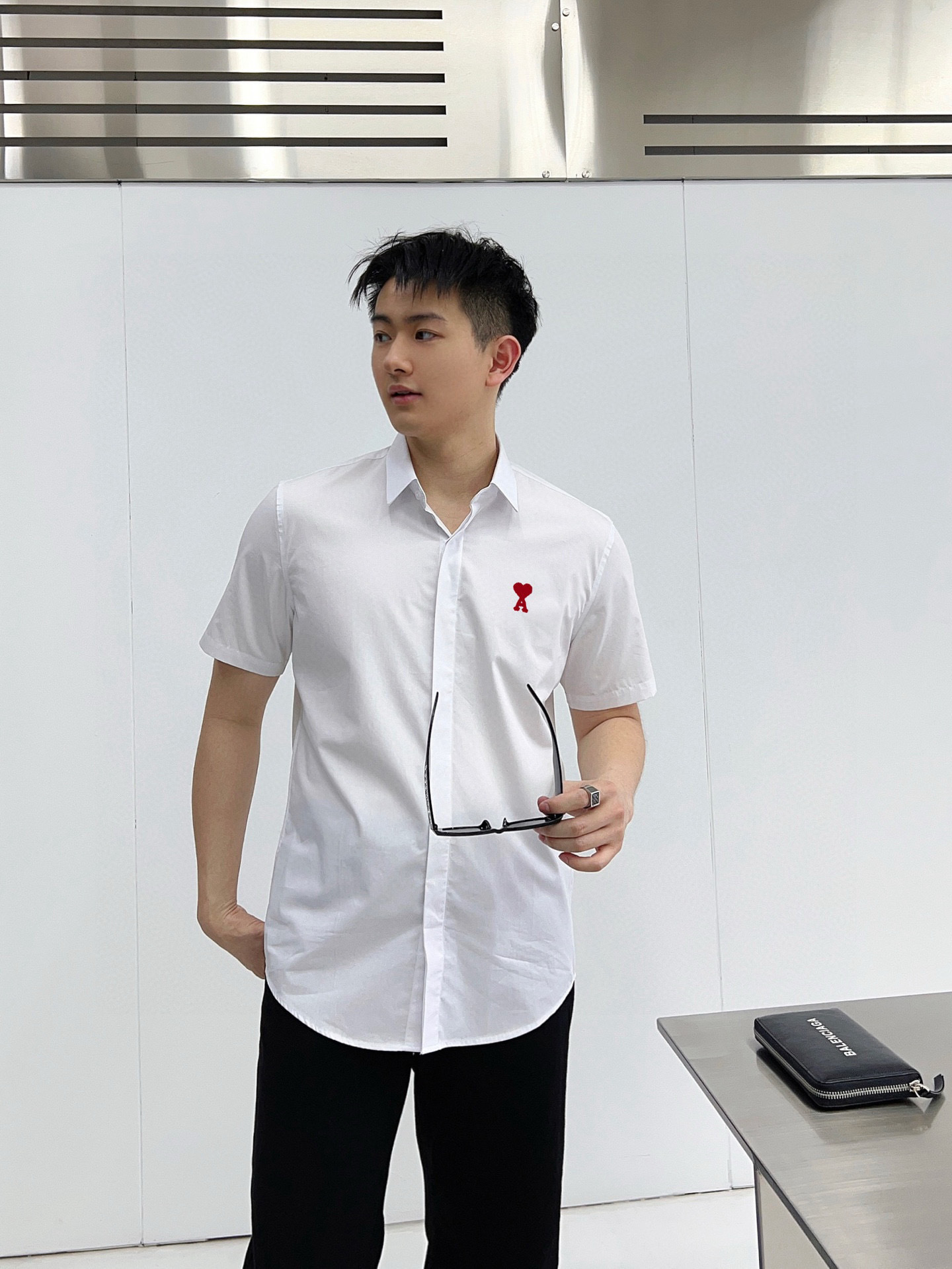  AM 专柜最新款男士必备款短袖衬衫,100%天然棉,舒服透气,原单狠货,原版面料,柔软舒适,上身