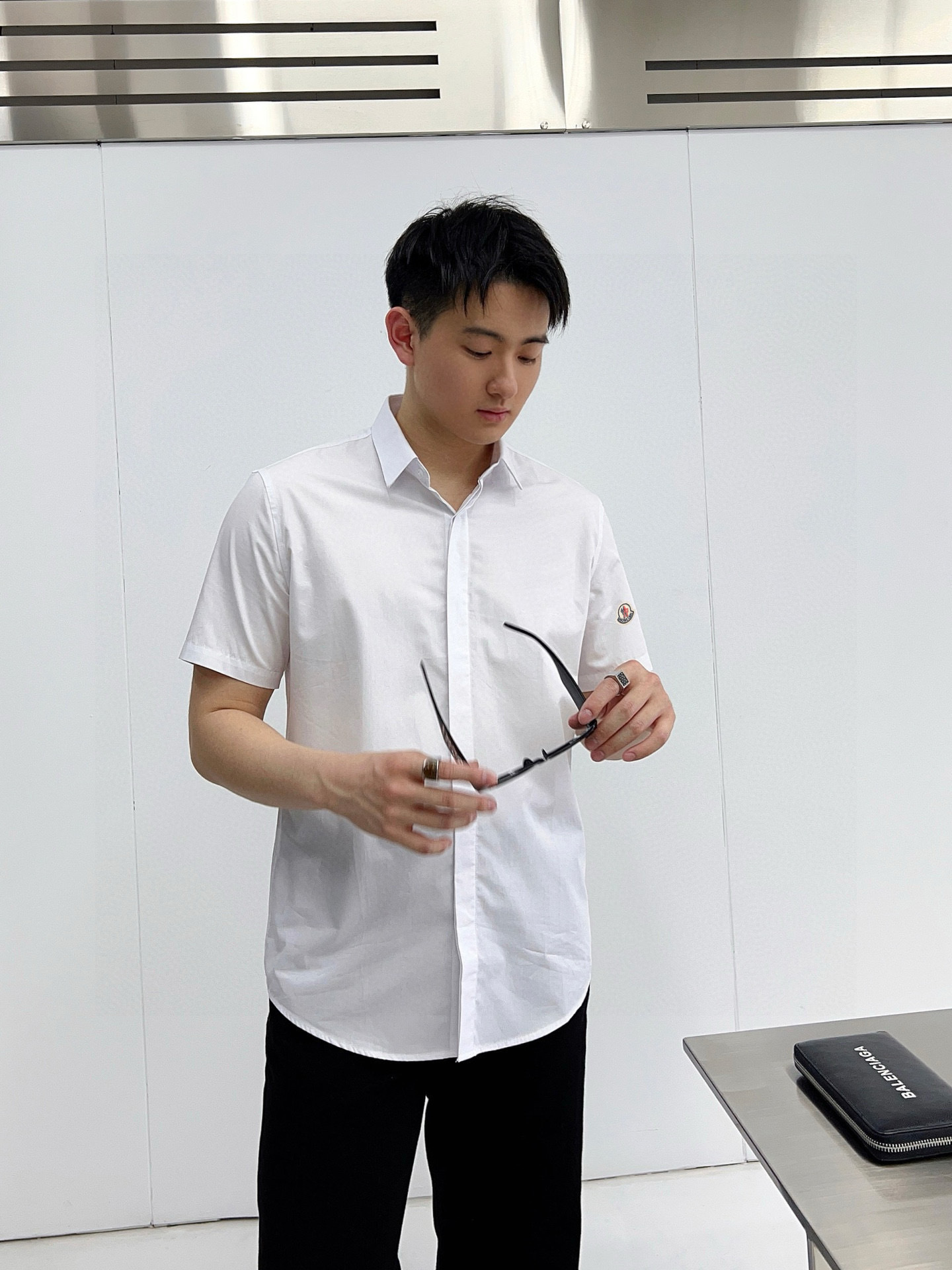  蒙口 专柜最新款男士必备款短袖衬衫,100%天然棉,舒服透气,原单狠货,原版面料,柔软舒适,上身