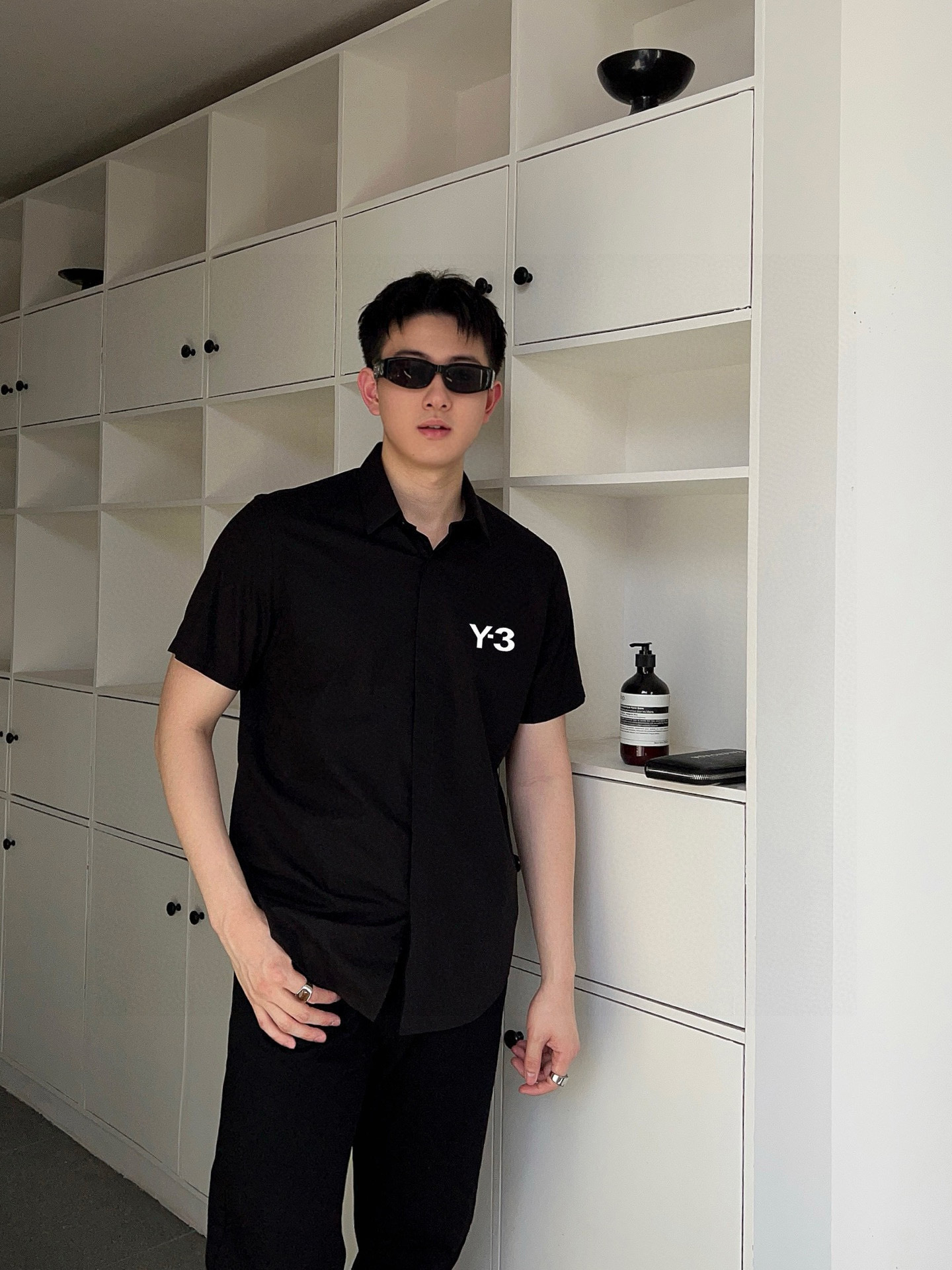  Y-3 专柜最新款男士必备款短袖衬衫,100%天然棉,舒服透气,原单狠货,原版面料,柔软舒适,上