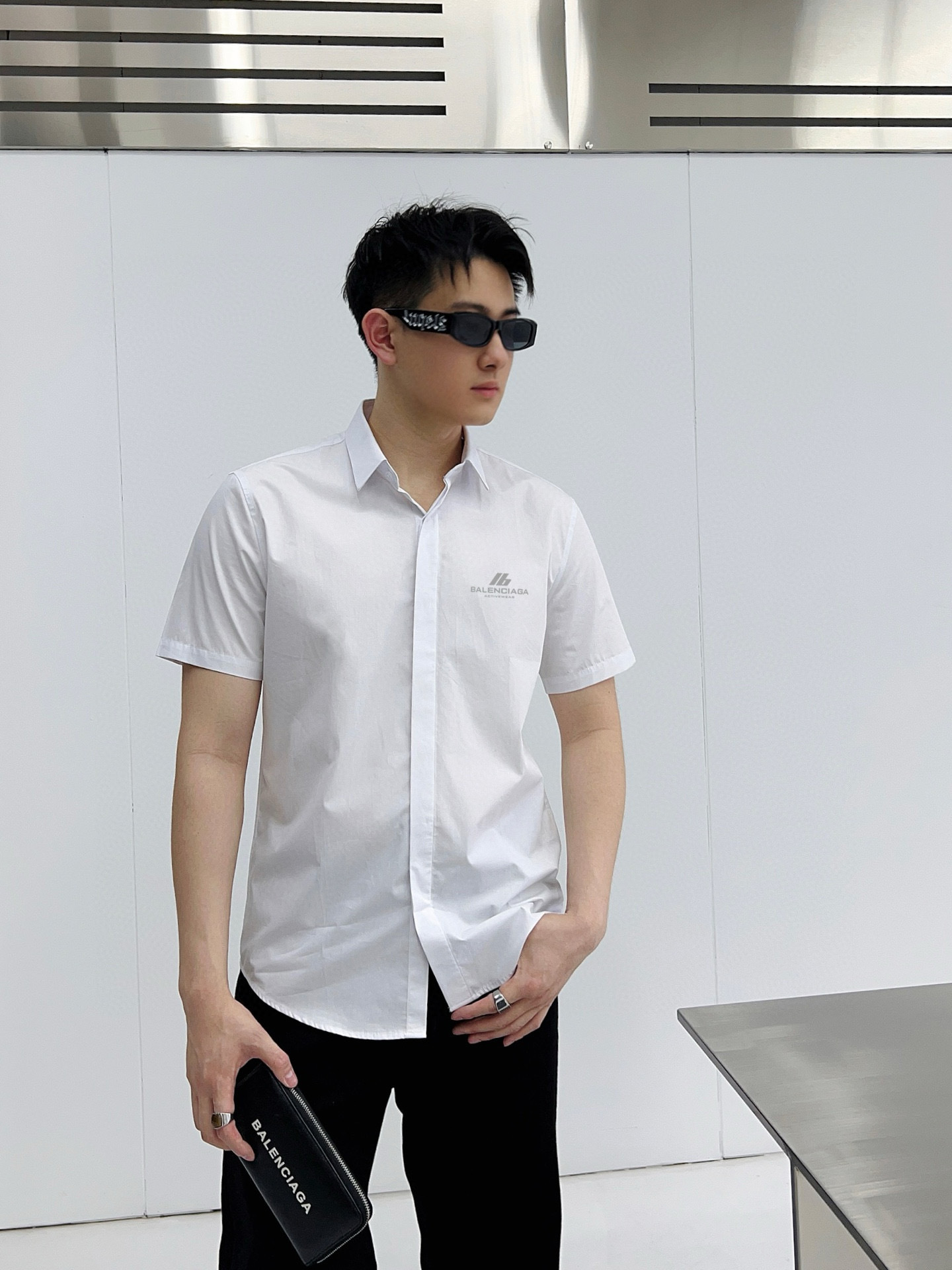  巴黎世家 专柜最新款男士必备款短袖衬衫,100%天然棉,舒服透气,原单狠货,原版面料,柔软舒适,
