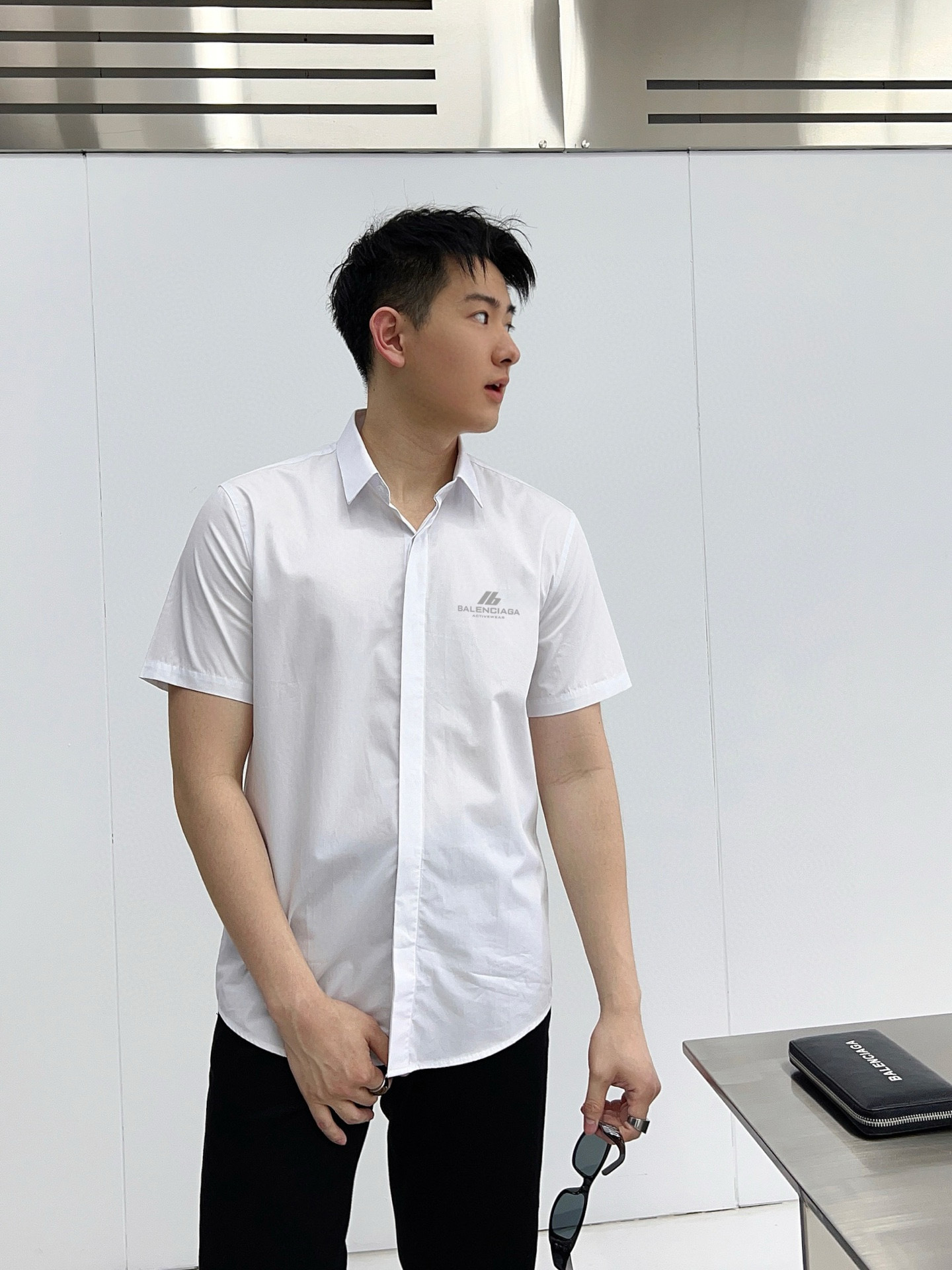  巴黎世家 专柜最新款男士必备款短袖衬衫,100%天然棉,舒服透气,原单狠货,原版面料,柔软舒适,