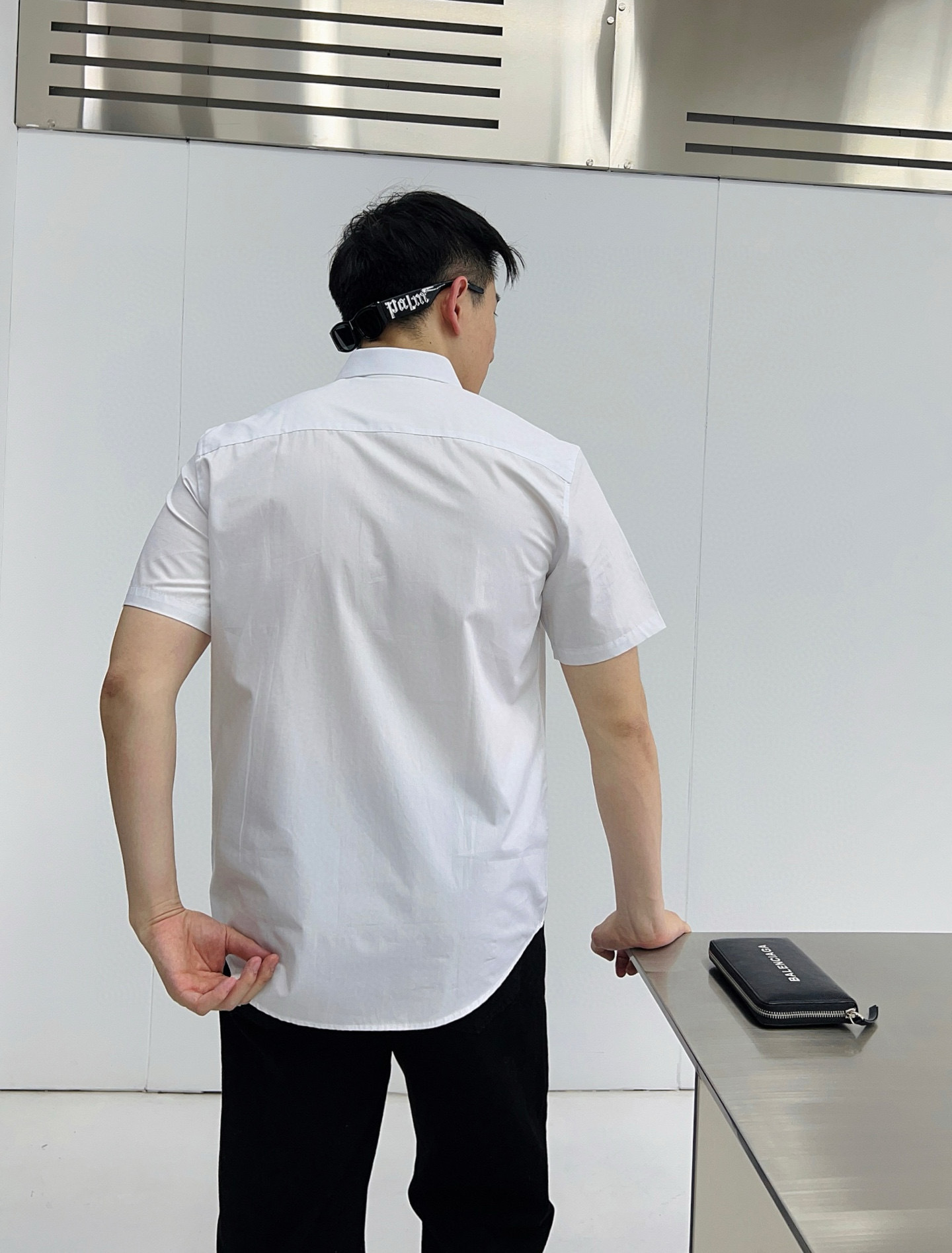  巴黎世家 专柜最新款男士必备款短袖衬衫,100%天然棉,舒服透气,原单狠货,原版面料,柔软舒适,