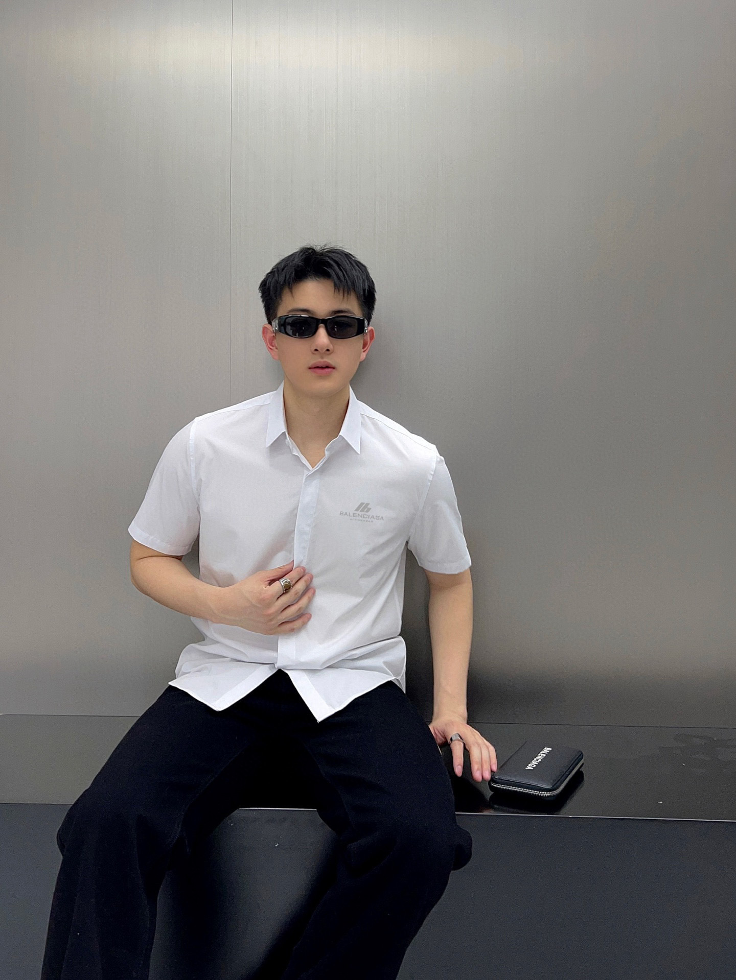  巴黎世家 专柜最新款男士必备款短袖衬衫,100%天然棉,舒服透气,原单狠货,原版面料,柔软舒适,