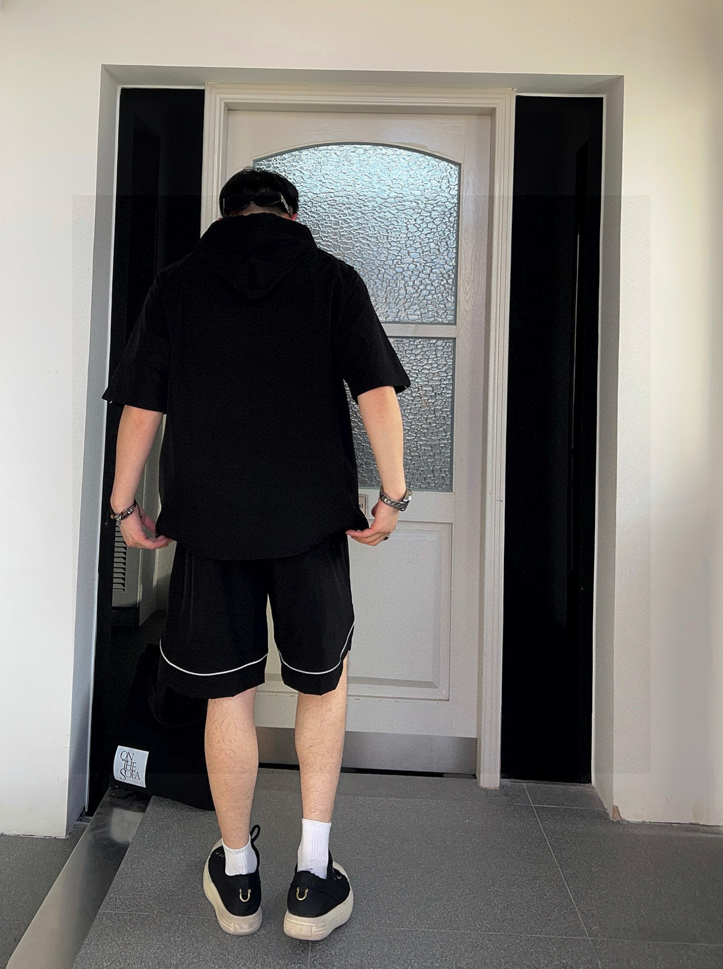 华伦天奴 官方同步更新 短袖套装 经典织带点缀 轻盈舒适透气四面弹面料 冰凉冰凉 夏天一定要来一套 必
