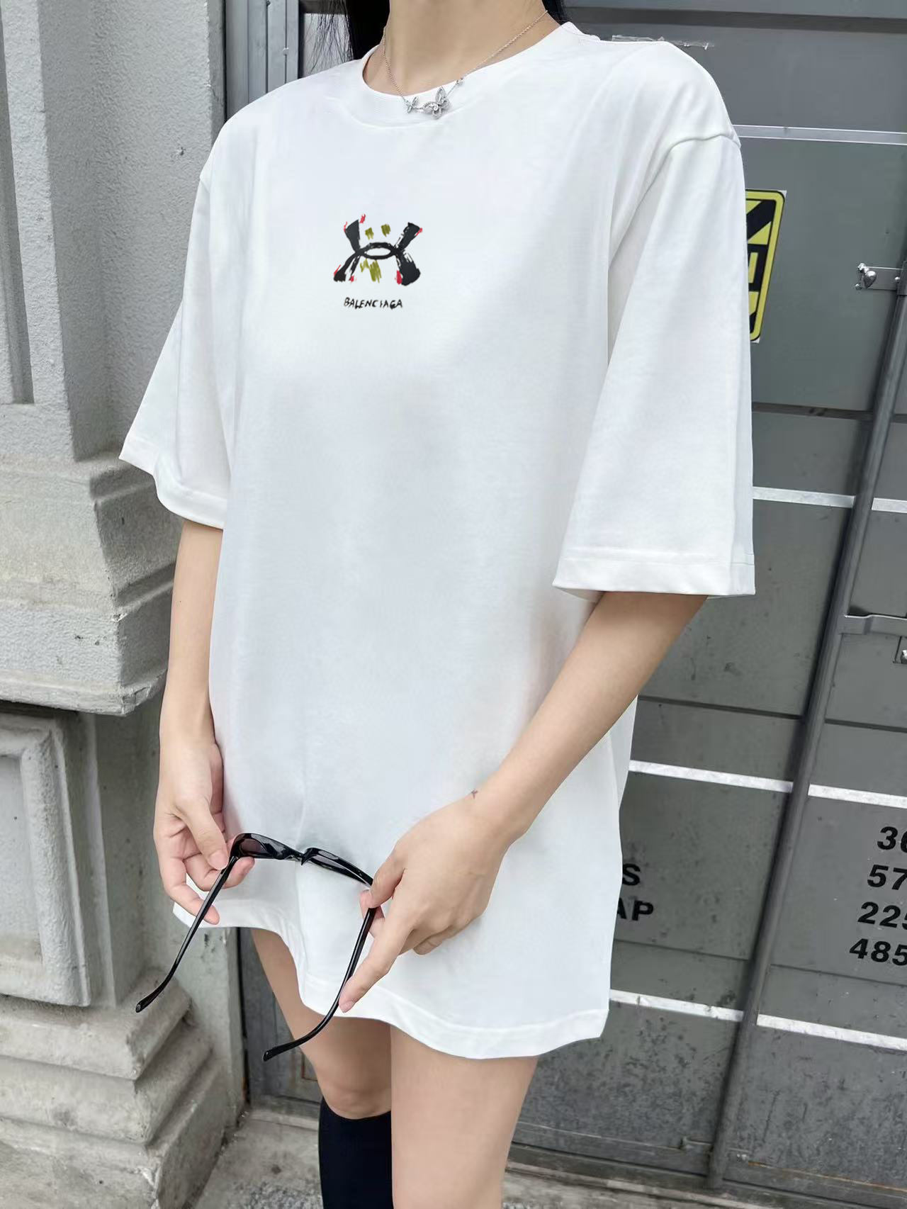 ￼ ￼ ￼ ￼ ￼ 巴黎世家 新款字母印花双层重工短袖T桖 字母图案不管是T桖还是卫衣都是每年的爆款单品