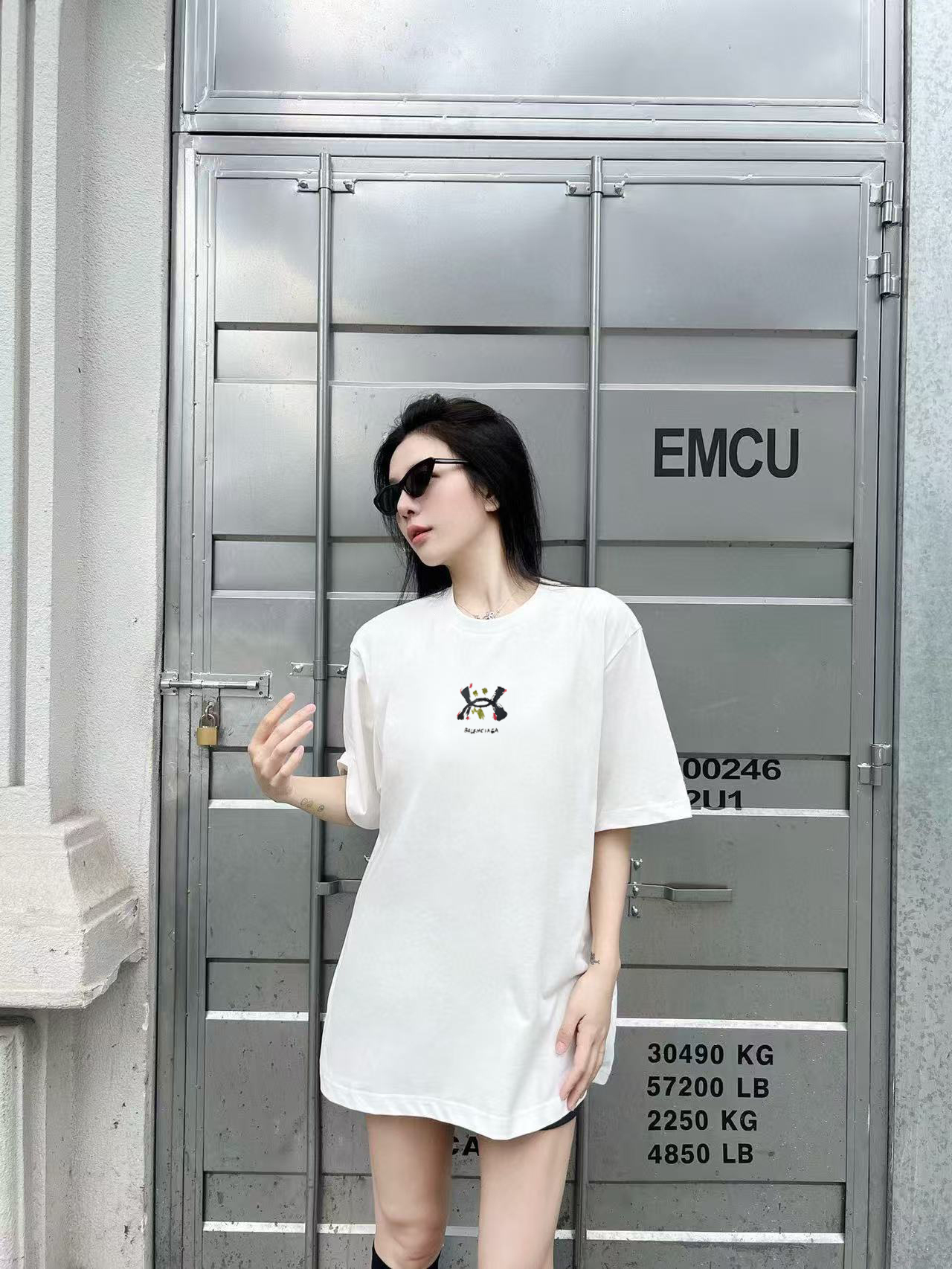 ￼ ￼ ￼ ￼ ￼ 巴黎世家 新款字母印花双层重工短袖T桖 字母图案不管是T桖还是卫衣都是每年的爆款单品