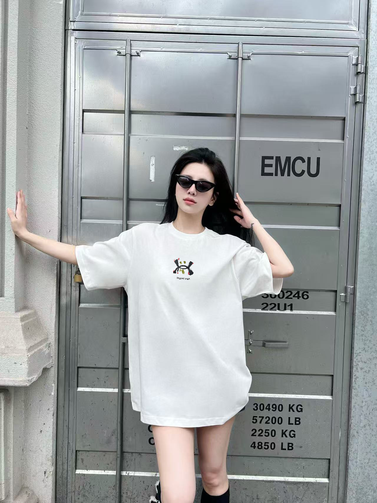 ￼ ￼ ￼ ￼ ￼ 巴黎世家 新款字母印花双层重工短袖T桖 字母图案不管是T桖还是卫衣都是每年的爆款单品