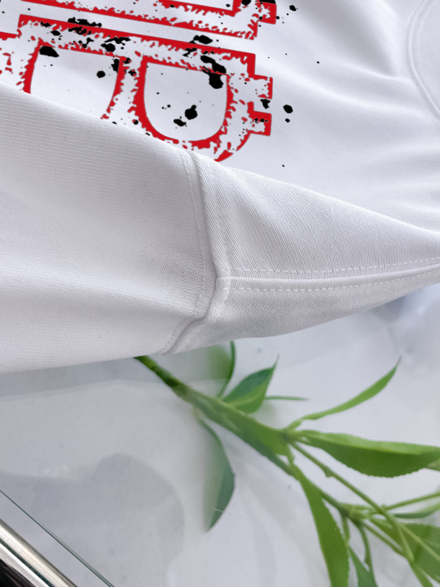 ￼ ￼ ￼ ￼ ￼ 巴黎世家 新款字母印花双层重工短袖T桖 字母图案不管是T桖还是卫衣都是每年的爆款单品