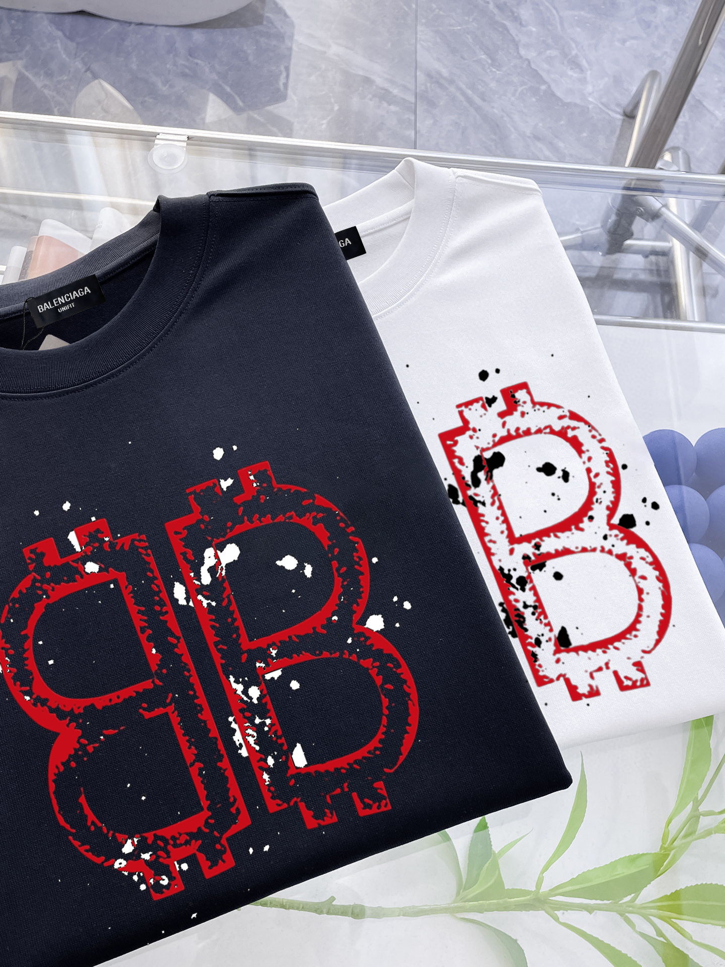 ￼ ￼ ￼ ￼ ￼ 巴黎世家 新款字母印花双层重工短袖T桖 字母图案不管是T桖还是卫衣都是每年的爆款单品