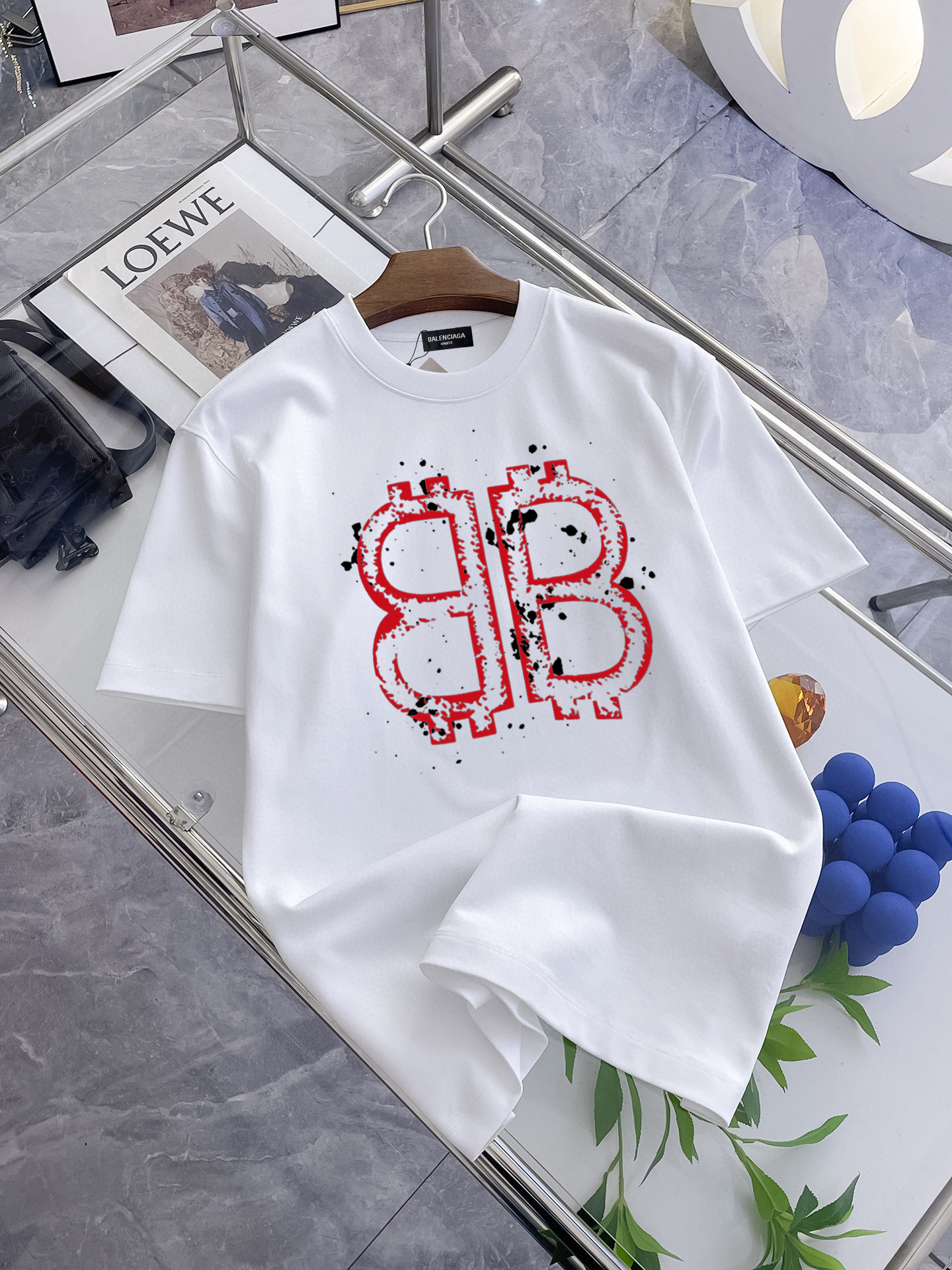 ￼ ￼ ￼ ￼ ￼ 巴黎世家 新款字母印花双层重工短袖T桖 字母图案不管是T桖还是卫衣都是每年的爆款单品