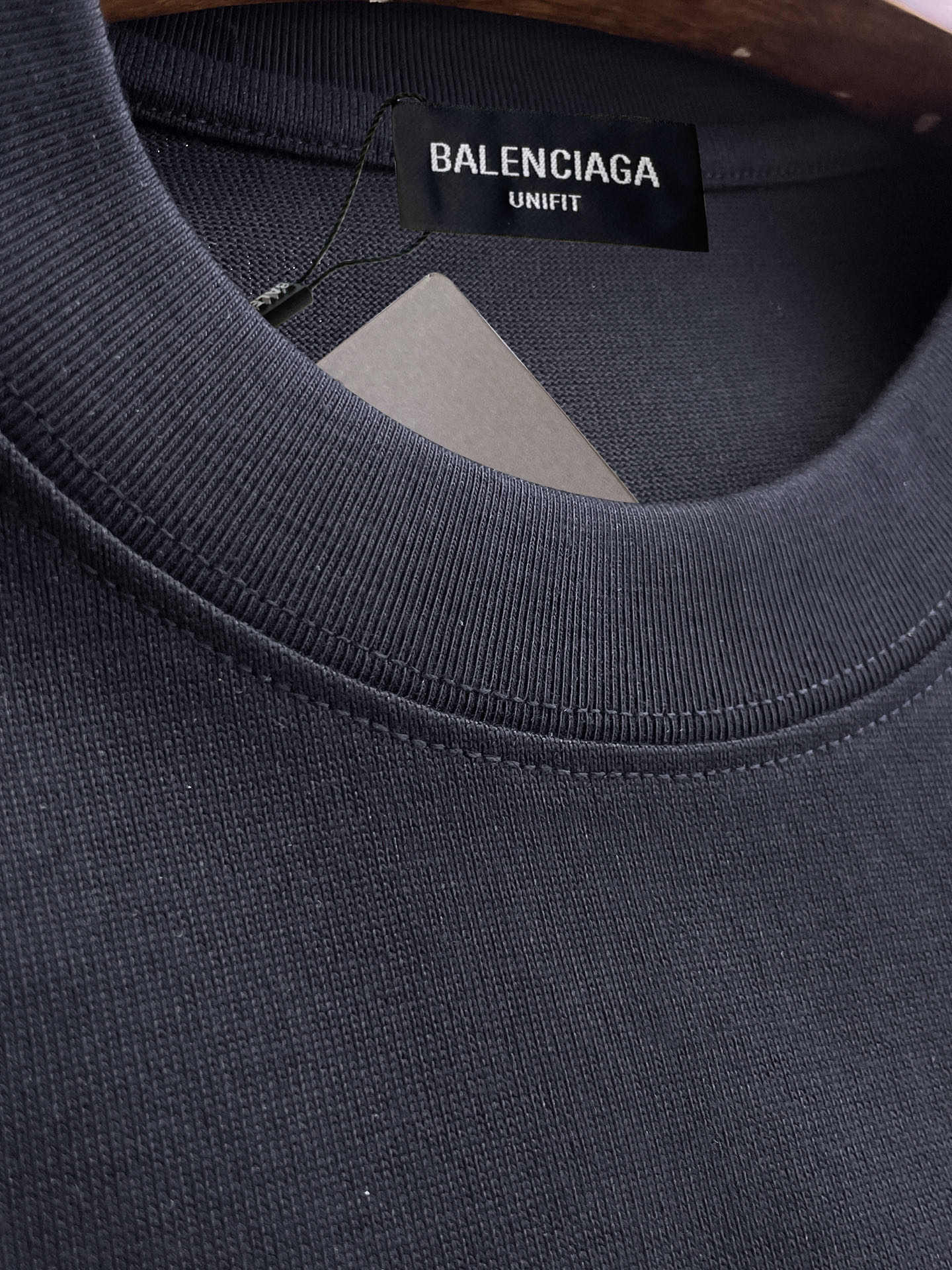 ￼ ￼ ￼ ￼ ￼ 巴黎世家 新款字母印花双层重工短袖T桖 字母图案不管是T桖还是卫衣都是每年的爆款单品