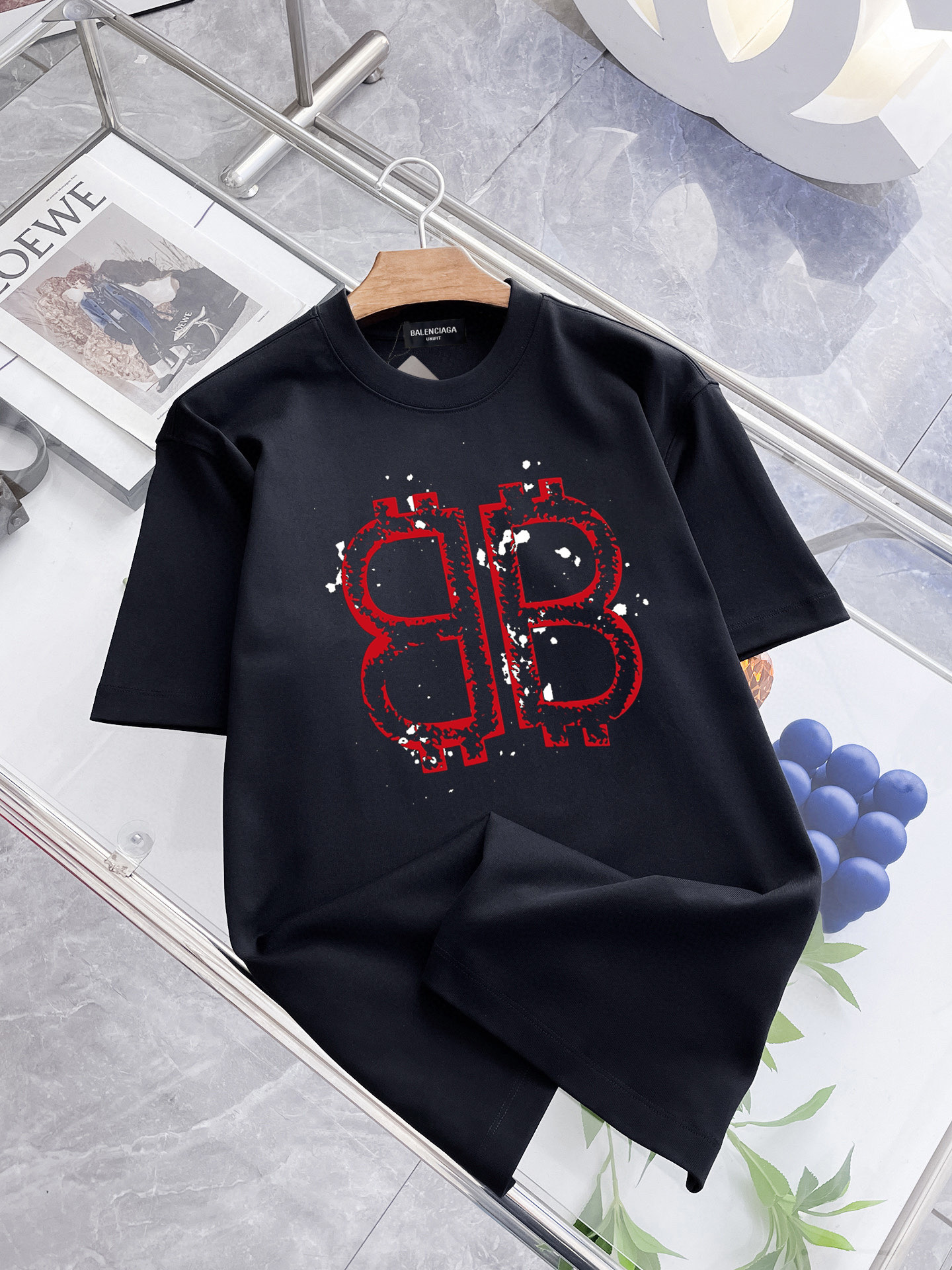 ￼ ￼ ￼ ￼ ￼ 巴黎世家 新款字母印花双层重工短袖T桖 字母图案不管是T桖还是卫衣都是每年的爆款单品