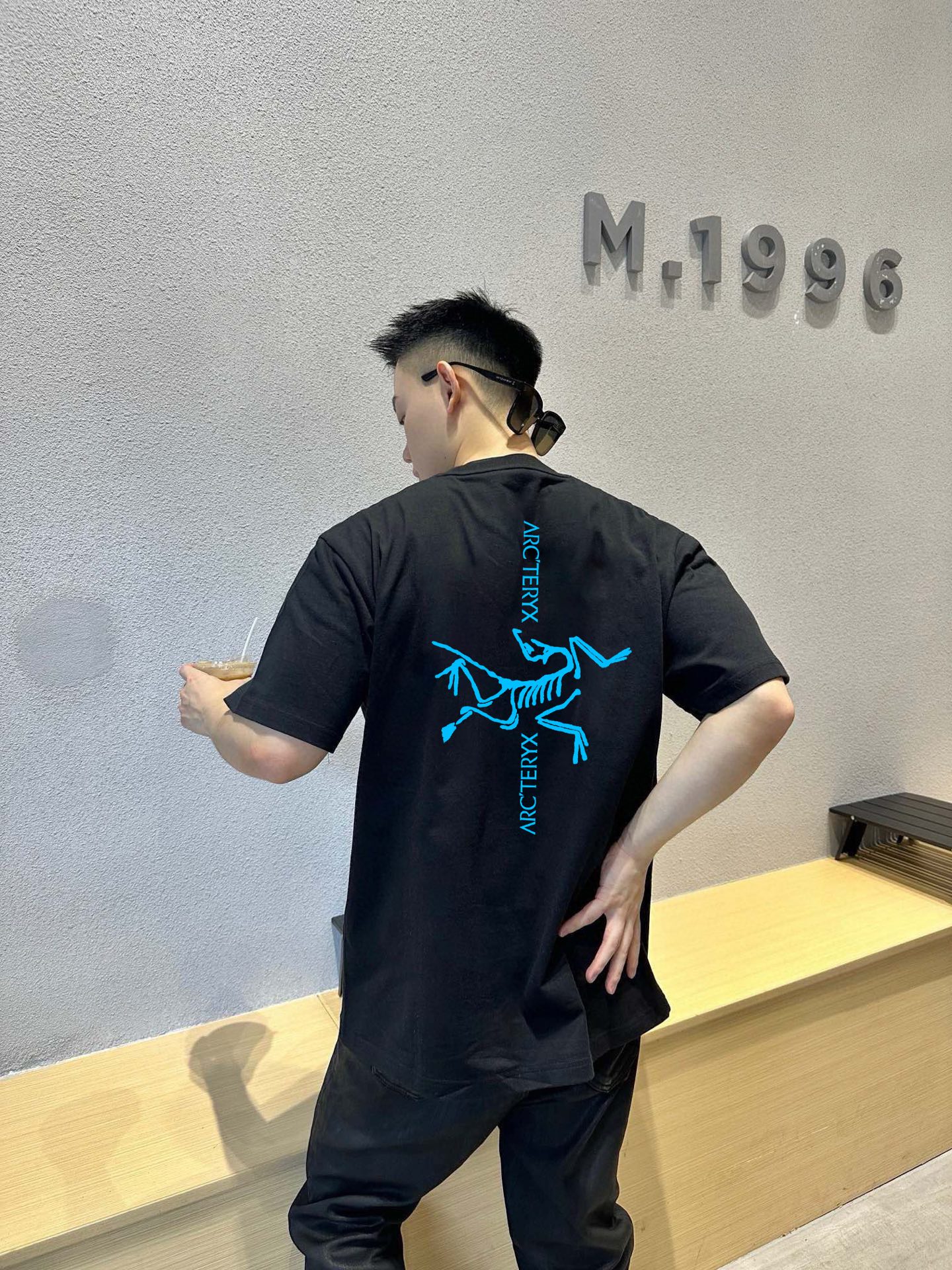 ￼ ￼ ￼ ￼ ￼ 始祖鸟 新款字母印花双层重工短袖T桖 字母图案不管是T桖还是卫衣都是每年的爆款单品 