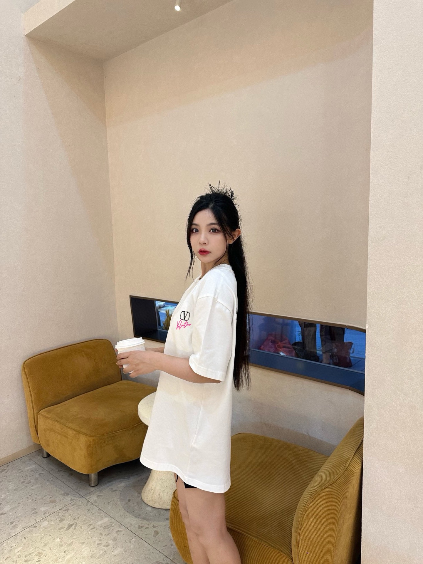 ￼ ￼ ￼ ￼ ￼ 华伦天奴 新款字母印花双层重工短袖T桖 字母图案不管是T桖还是卫衣都是每年的爆款单品