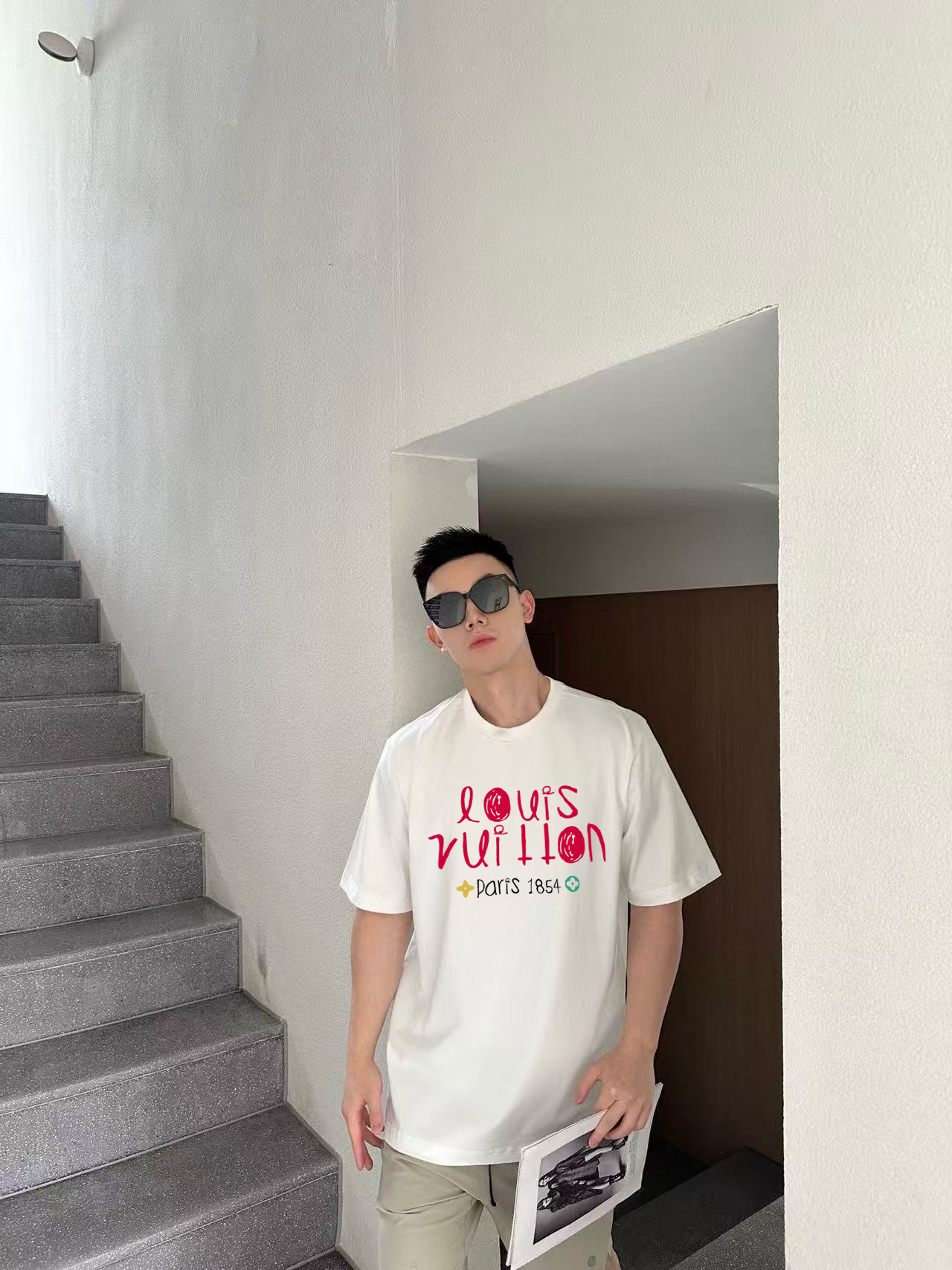 ￼ ￼ ￼ ￼ ￼ ￼ ￼ ￼ ￼￼ 路易威登 新款字母印花双层重工短袖T桖 字母图案不管是T桖还是卫衣