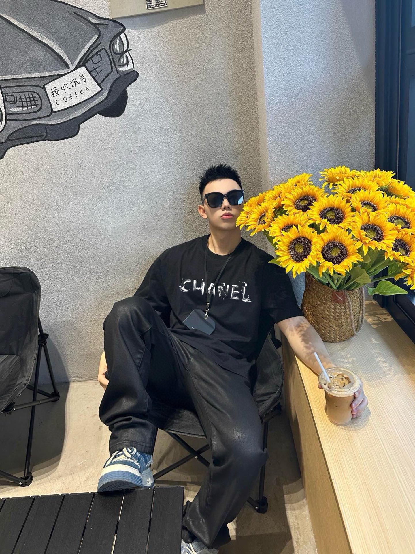 ￼ ￼ ￼ ￼ ￼ 香奈儿 新款字母印花双层重工短袖T桖 字母图案不管是T桖还是卫衣都是每年的爆款单品 