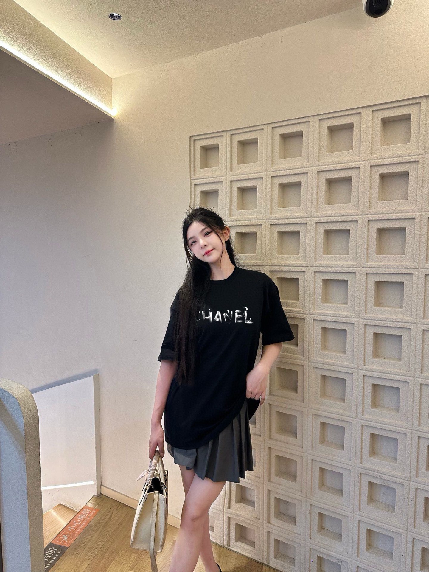 ￼ ￼ ￼ ￼ ￼ 香奈儿 新款字母印花双层重工短袖T桖 字母图案不管是T桖还是卫衣都是每年的爆款单品 