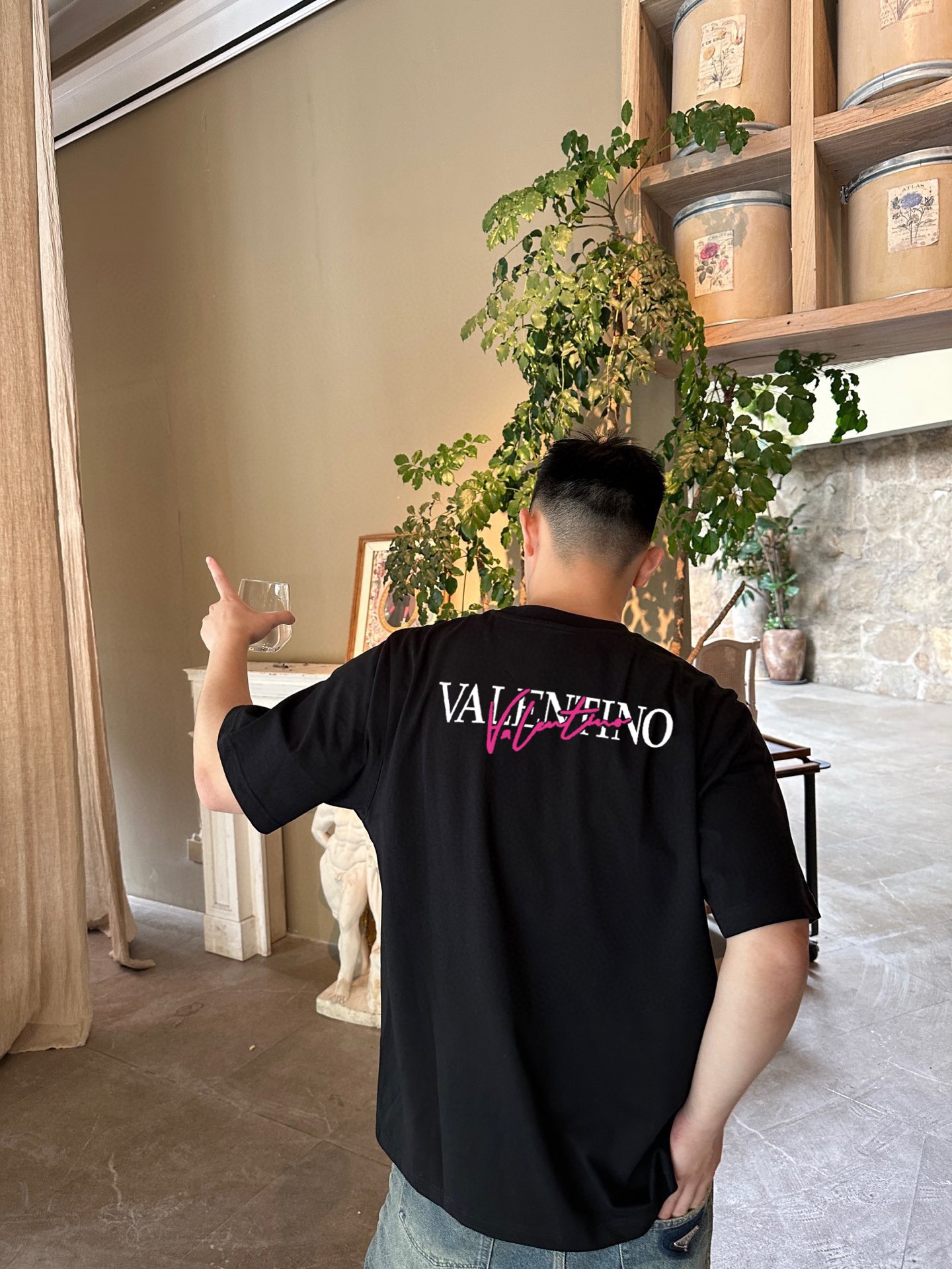 ￼ ￼ ￼ ￼ ￼ ￼ ￼ ￼ ￼￼ 华伦天奴 新款字母印花双层重工短袖T桖 字母图案不管是T桖还是卫衣