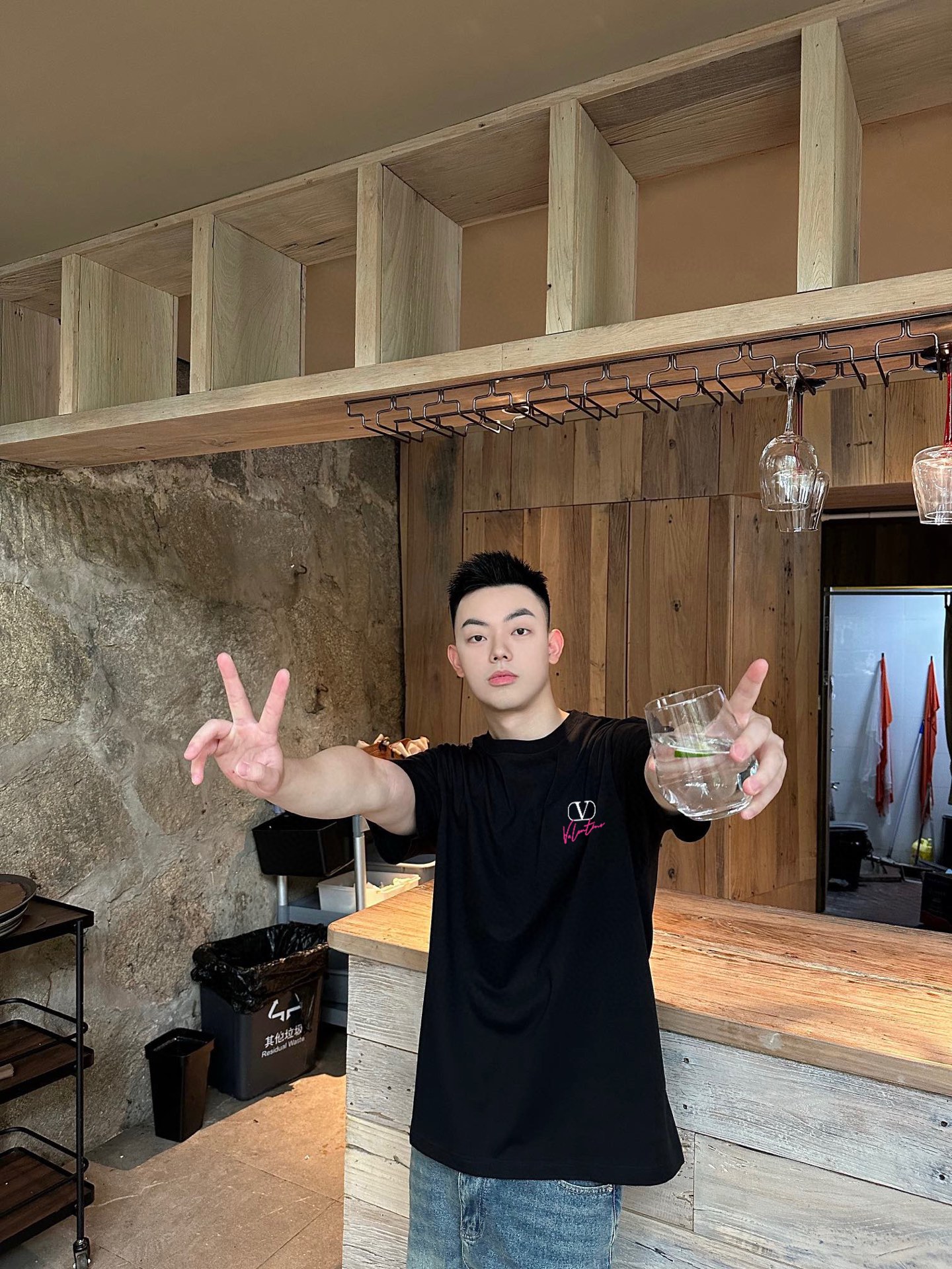 ￼ ￼ ￼ ￼ ￼ ￼ ￼ ￼ ￼￼ 华伦天奴 新款字母印花双层重工短袖T桖 字母图案不管是T桖还是卫衣