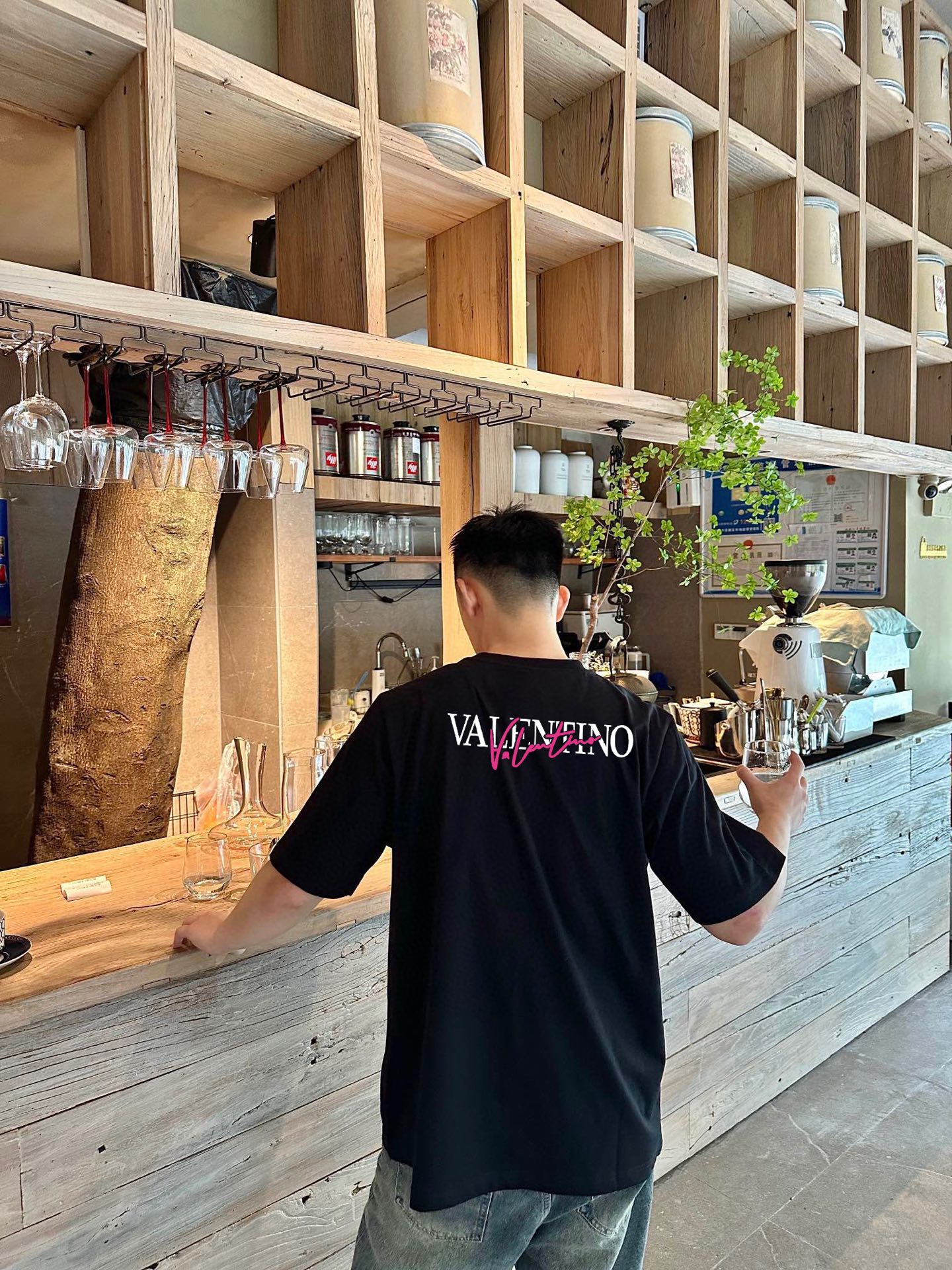 ￼ ￼ ￼ ￼ ￼ ￼ ￼ ￼ ￼￼ 华伦天奴 新款字母印花双层重工短袖T桖 字母图案不管是T桖还是卫衣