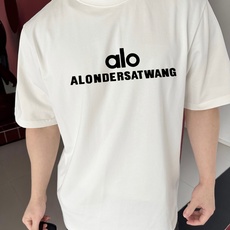 ALO 新款字母印花双层重工短袖T桖 字母图案不管是T桖还是卫衣都是每年的爆款单品 前幅大面积印花 ALO 新款字母印花双层重工短袖T桖 字母图案不管是T桖还是卫衣都是每年的爆款单品 前幅大面积印花