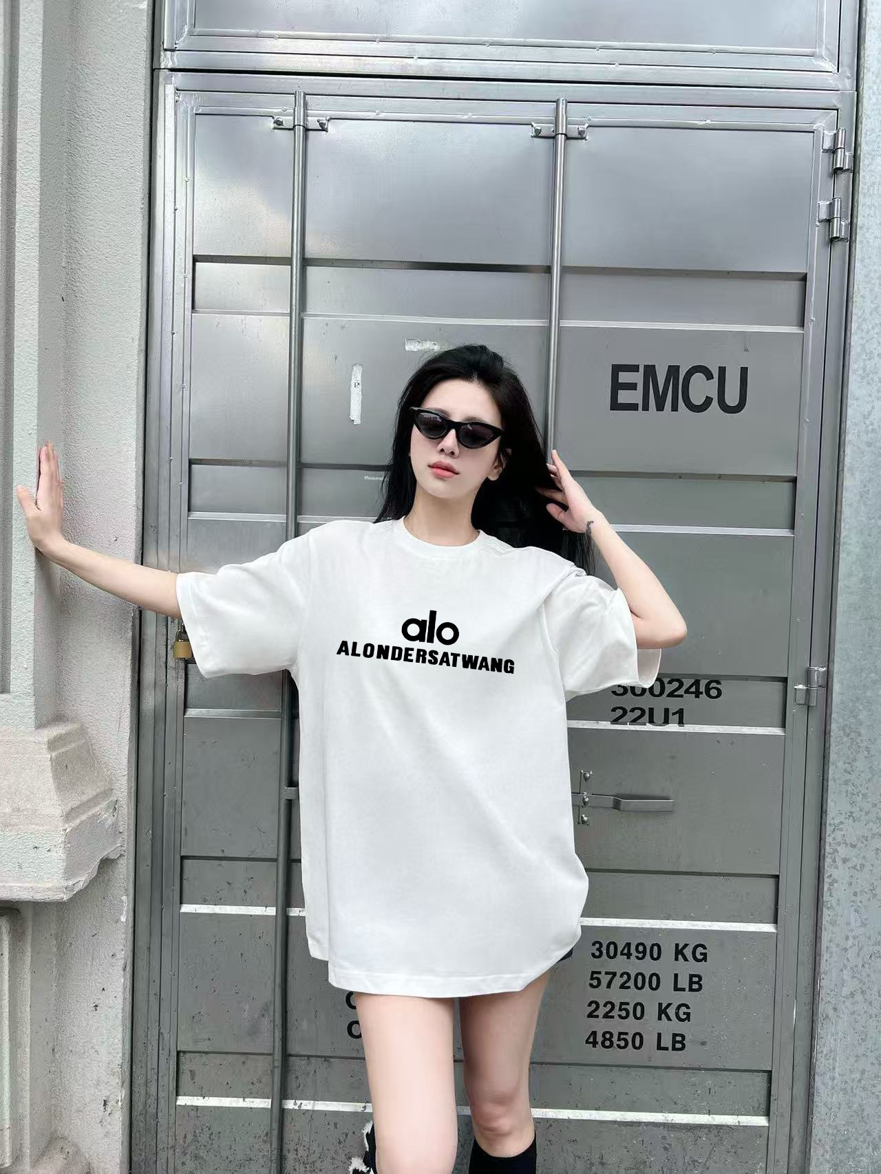 ￼ ￼ ￼ ￼ ￼ ALO 新款字母印花双层重工短袖T桖 字母图案不管是T桖还是卫衣都是每年的爆款单品 