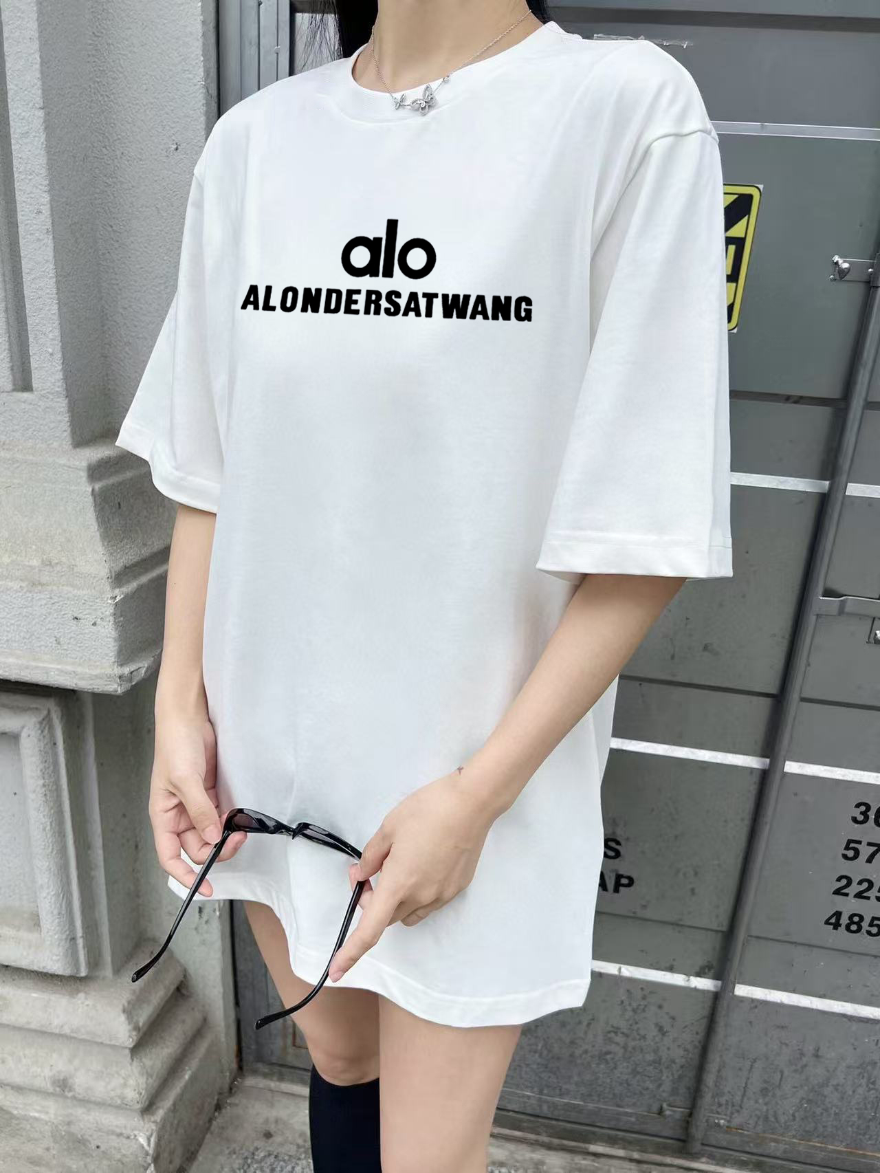 ￼ ￼ ￼ ￼ ￼ ALO 新款字母印花双层重工短袖T桖 字母图案不管是T桖还是卫衣都是每年的爆款单品 