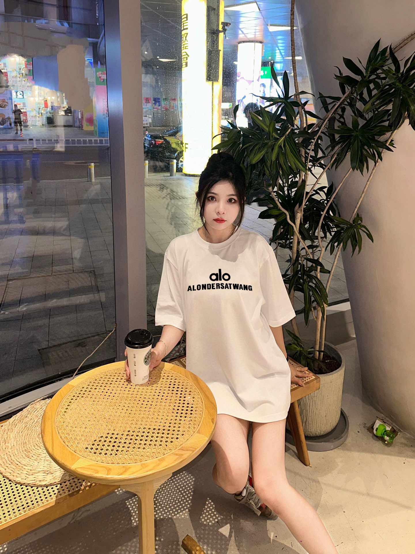 ￼ ￼ ￼ ￼ ￼ ￼ ￼ ￼ ￼￼ ALO 新款字母印花双层重工短袖T桖 字母图案不管是T桖还是卫衣都