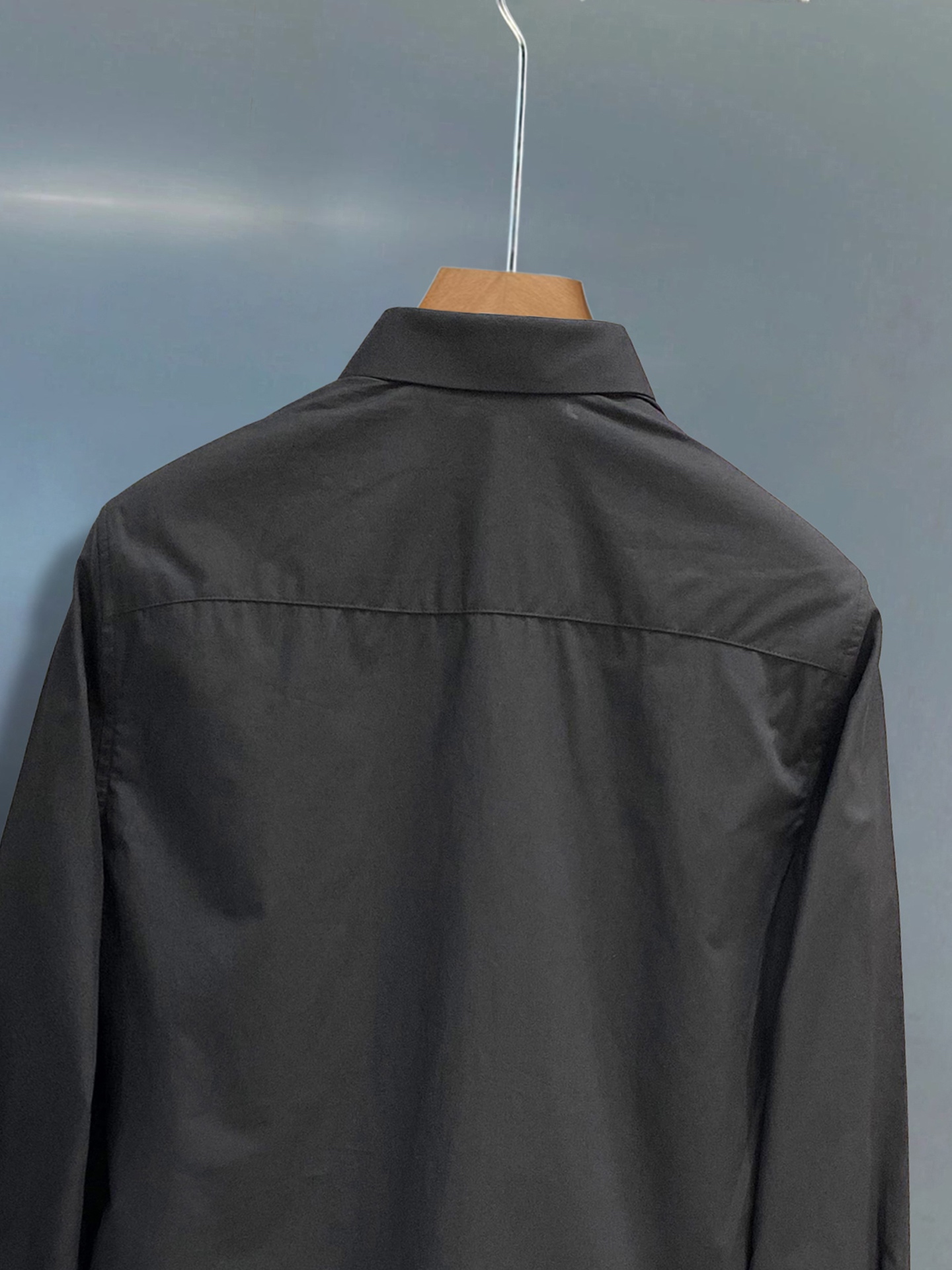 ￼ 巴黎世家 最新款男士必备款衬衫，100%天然棉，舒服透气，原单狠货，原版面料，柔软舒适，上身高端又奢