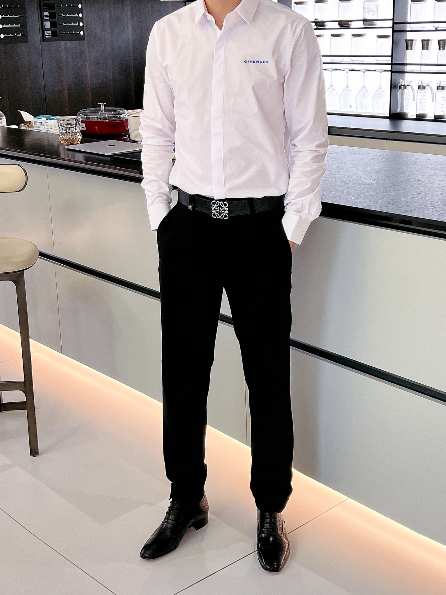 纪梵希 最新款男士必备款衬衫，100%天然棉，舒服透气，原单狠货，原版面料，柔软舒适，上身高端又奢华，足