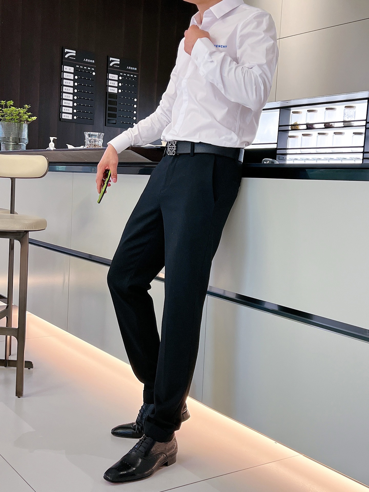 纪梵希 最新款男士必备款衬衫，100%天然棉，舒服透气，原单狠货，原版面料，柔软舒适，上身高端又奢华，足