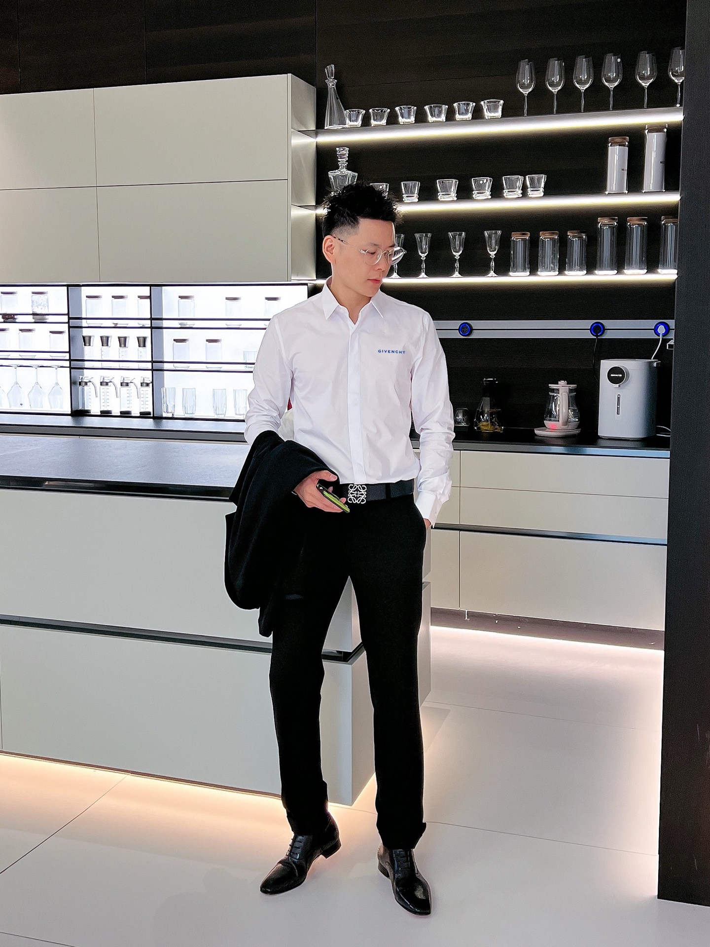 纪梵希 最新款男士必备款衬衫，100%天然棉，舒服透气，原单狠货，原版面料，柔软舒适，上身高端又奢华，足