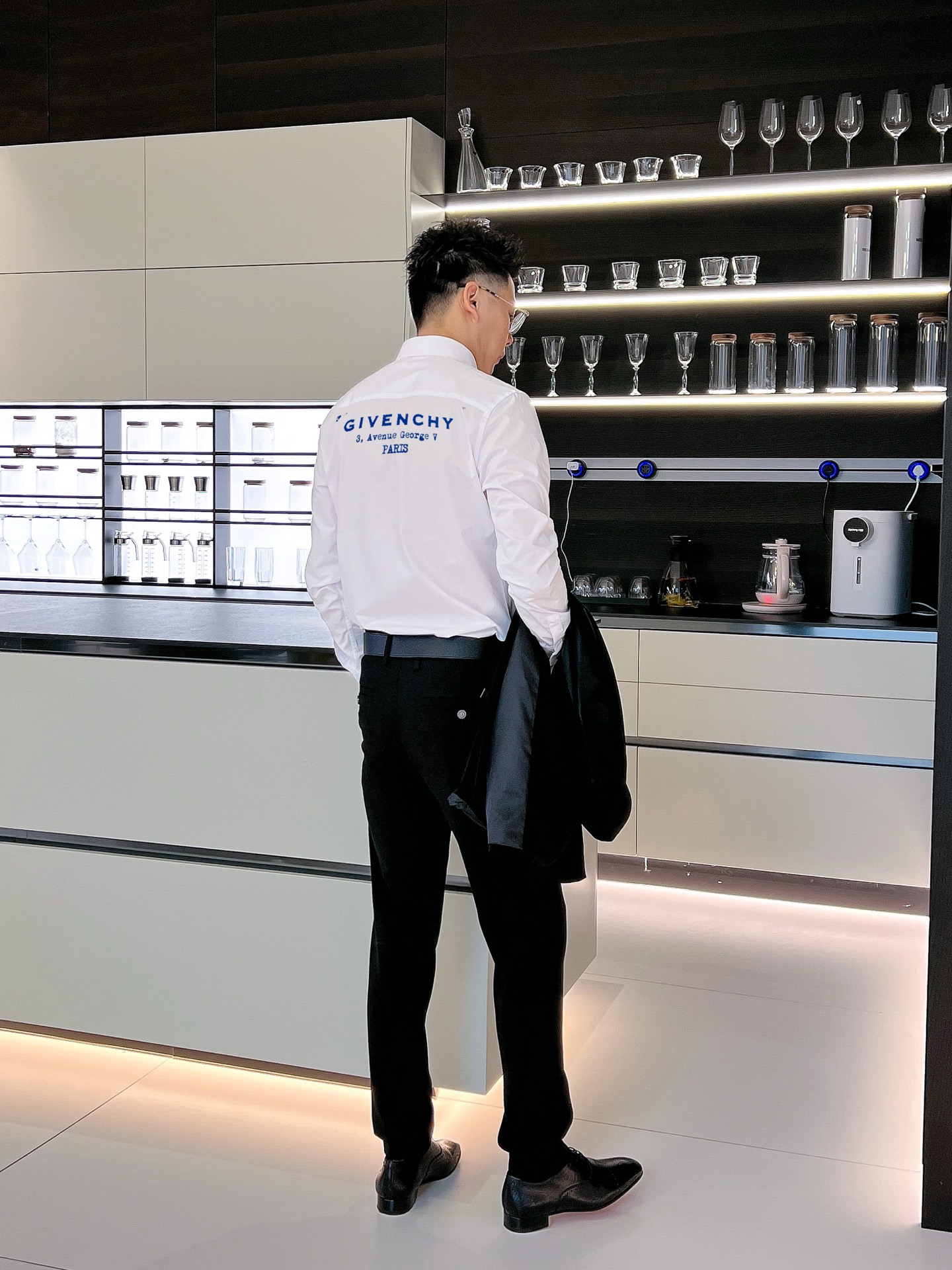 纪梵希 最新款男士必备款衬衫，100%天然棉，舒服透气，原单狠货，原版面料，柔软舒适，上身高端又奢华，足