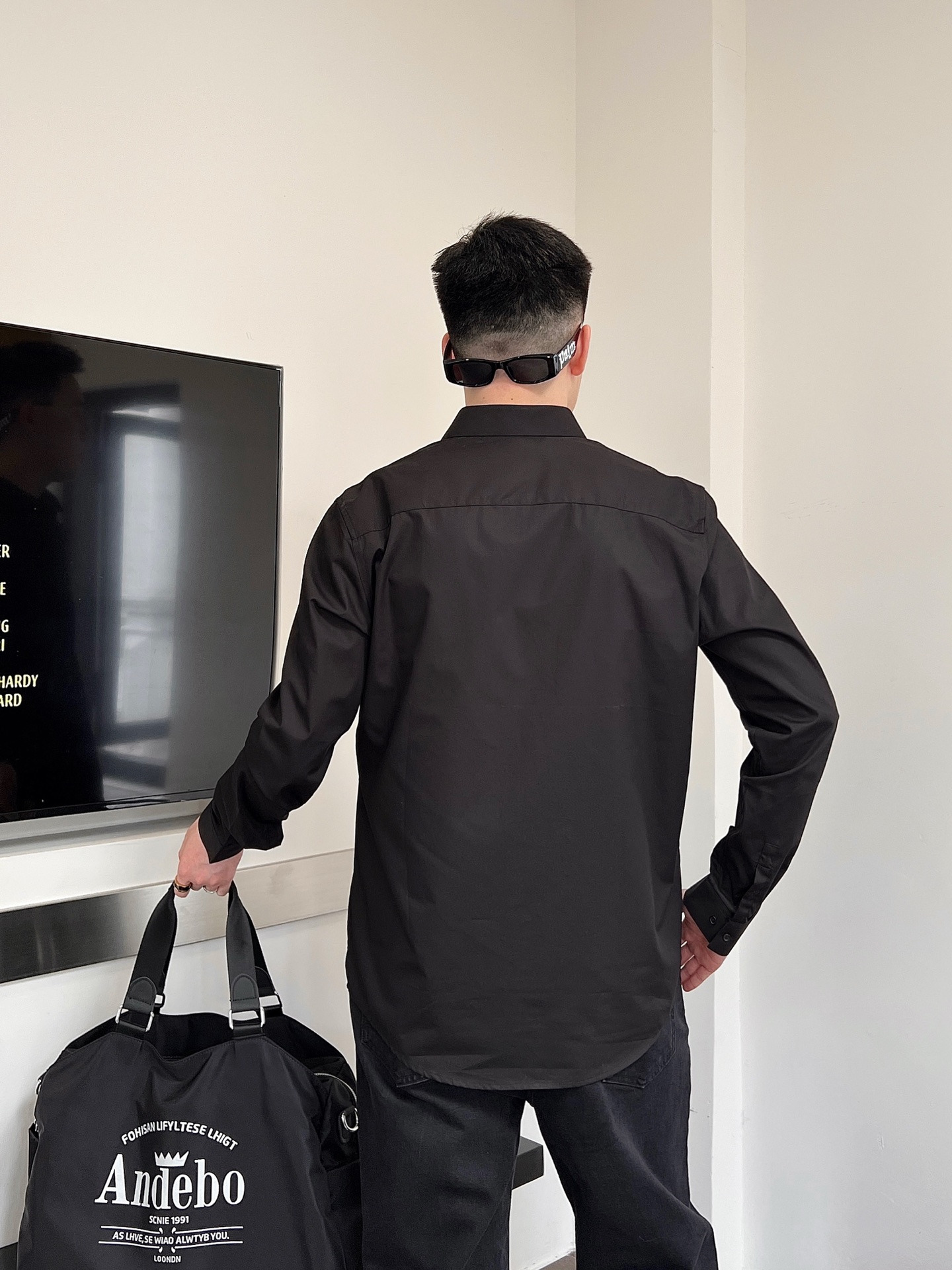 巴黎世家 最新款男士必备款衬衫，100%天然棉，舒服透气，原单狠货，原版面料，柔软舒适，上身高端又奢华，