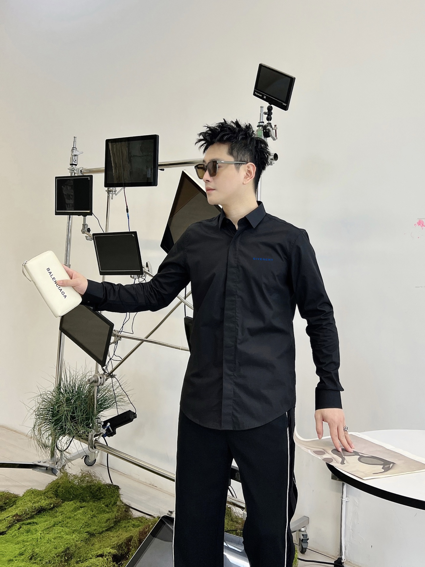 纪梵希 最新款男士必备款衬衫，100%天然棉，舒服透气，原单狠货，原版面料，柔软舒适，上身高端又奢华，足